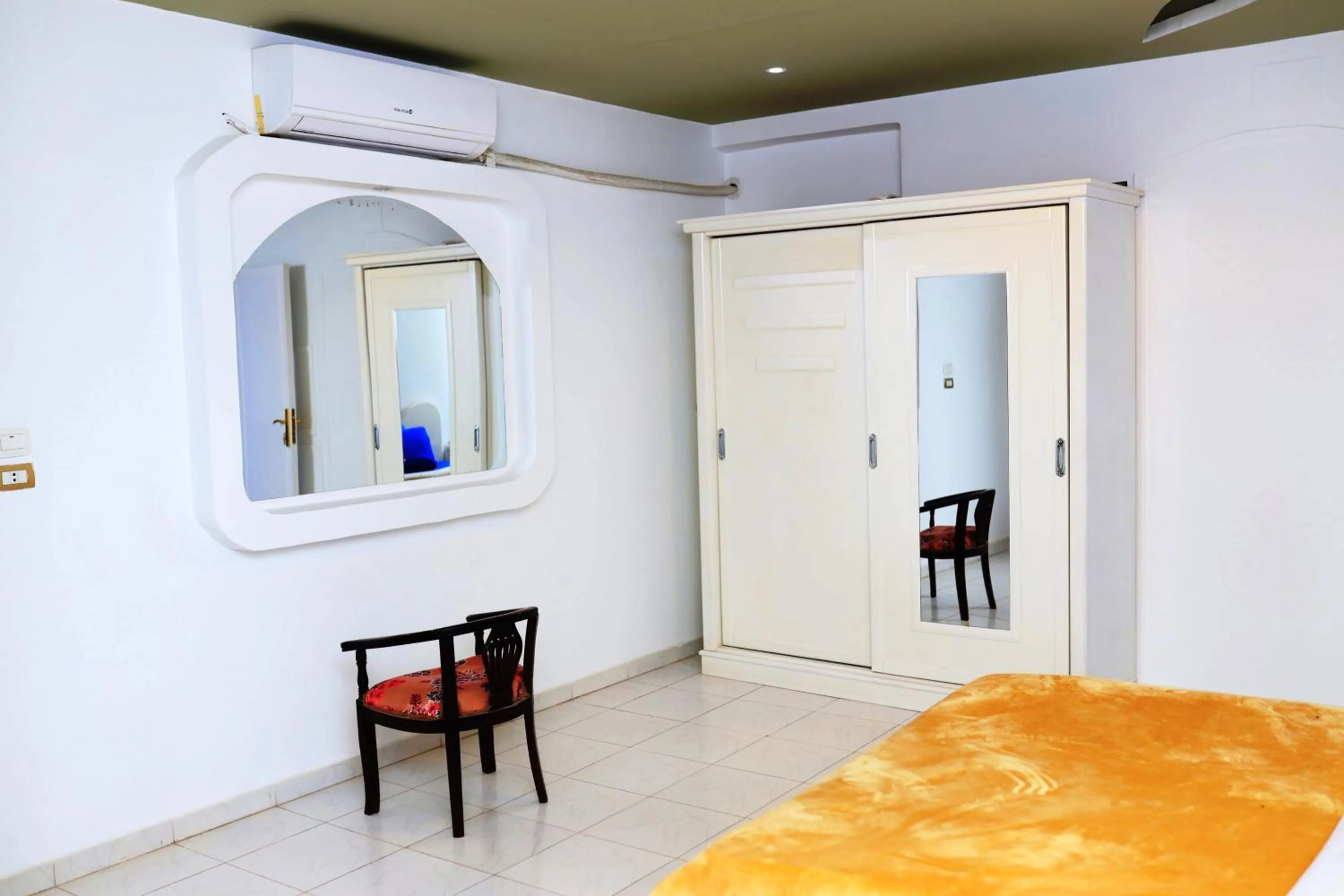 Bedroom, Bed in Spring Hotel Luxor