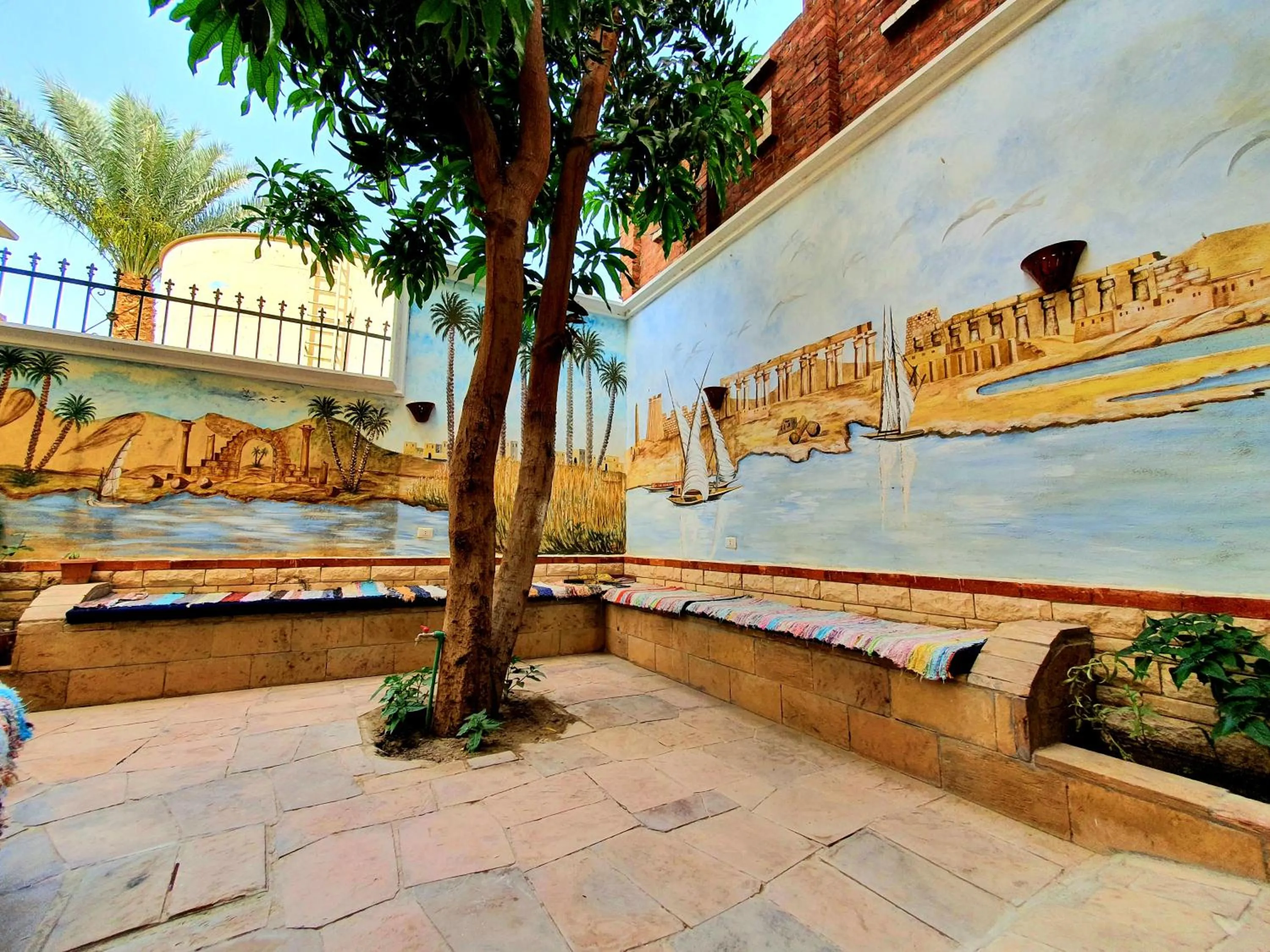 Garden in Spring Hotel Luxor