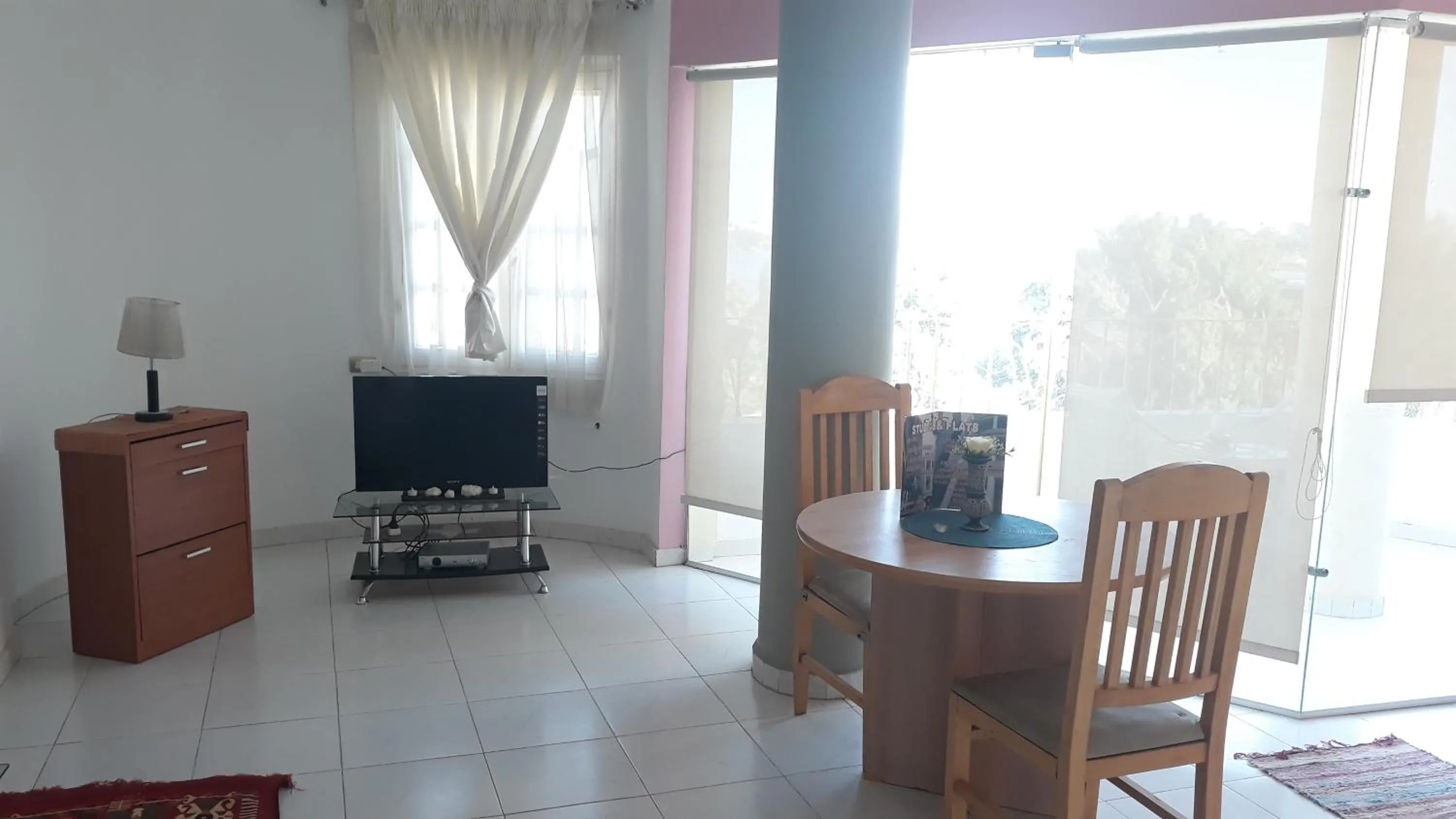 Communal lounge/ TV room in Spring Hotel Luxor