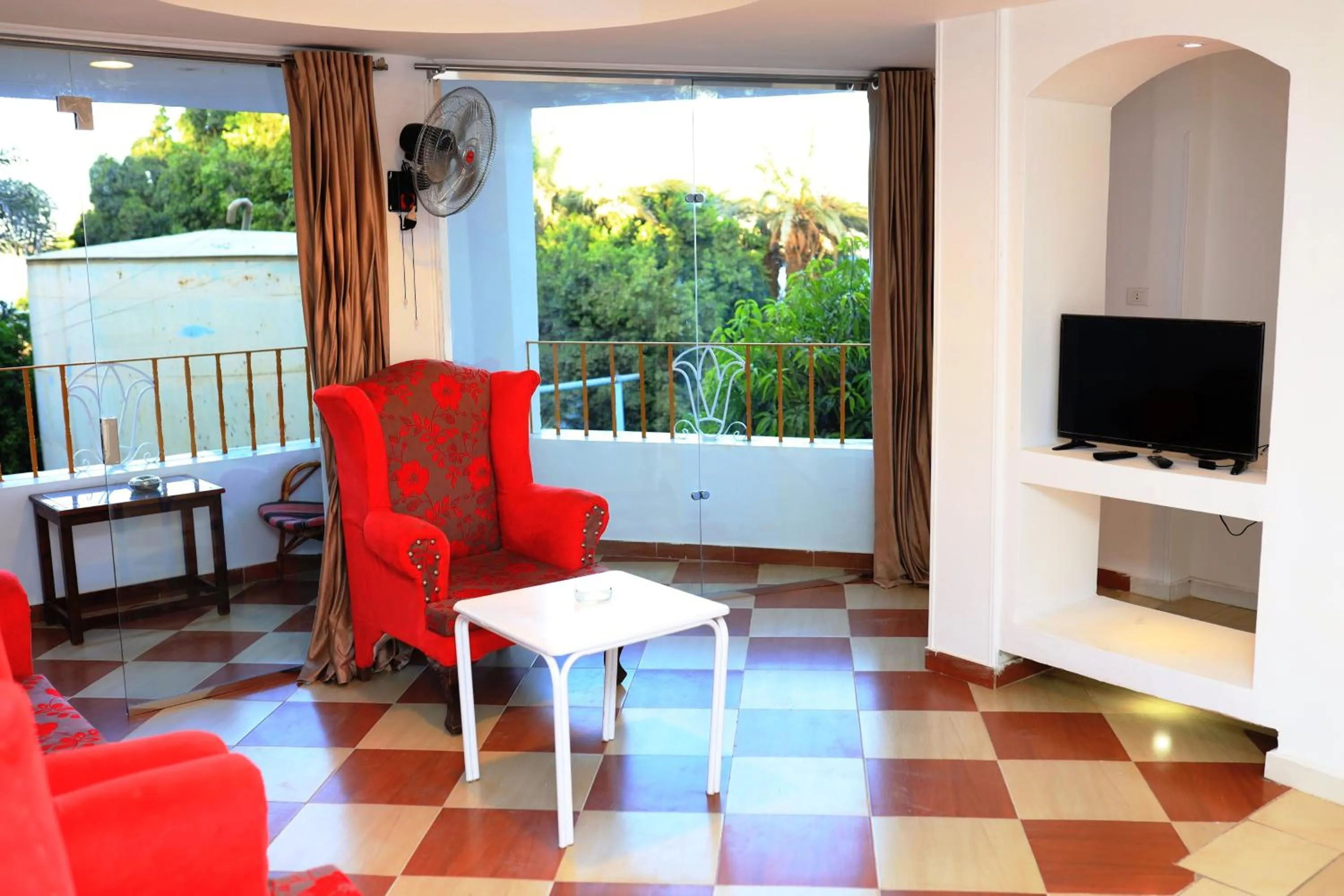 TV and multimedia in Spring Hotel Luxor