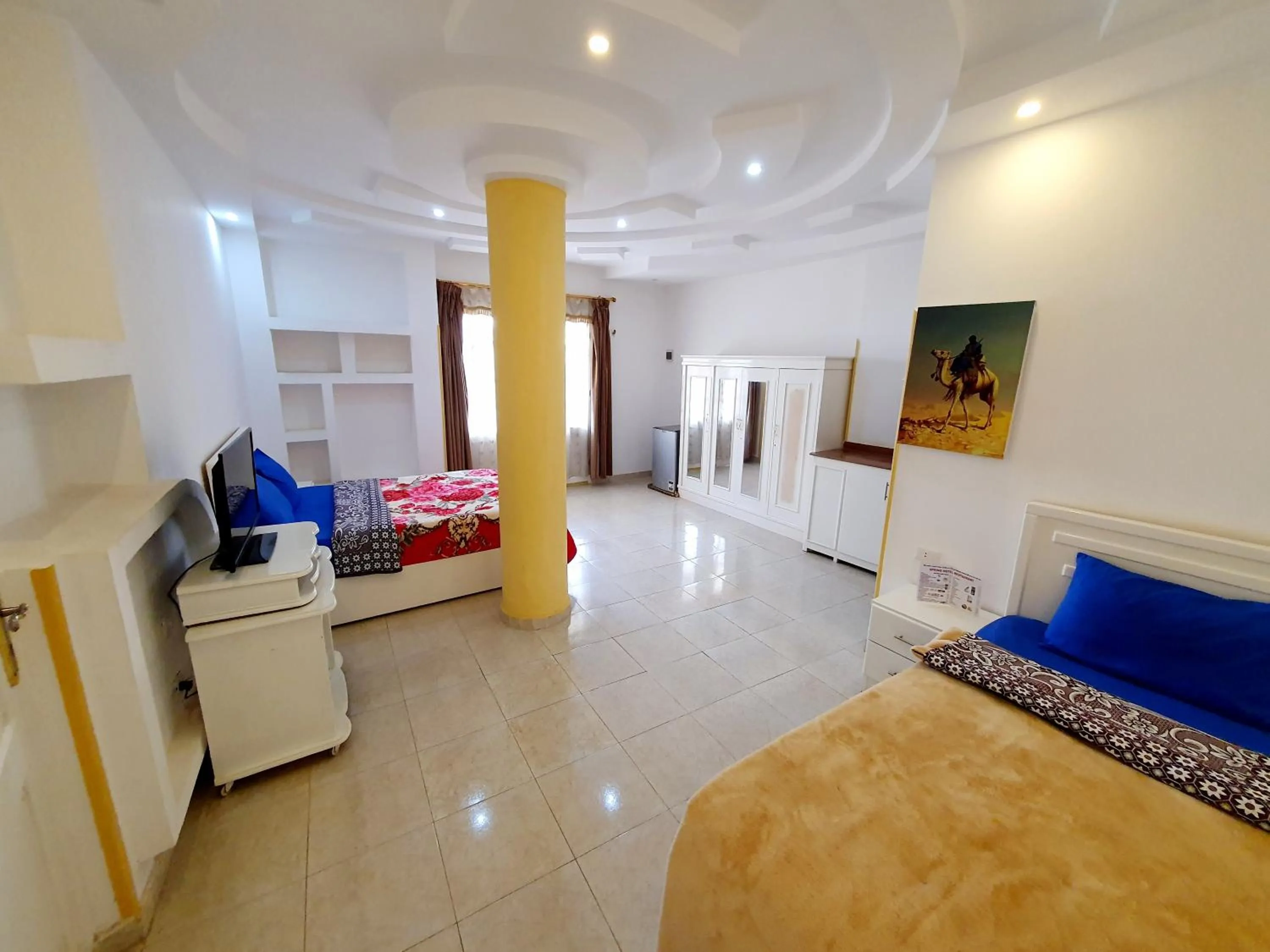 Living room, Bed in Spring Hotel Luxor