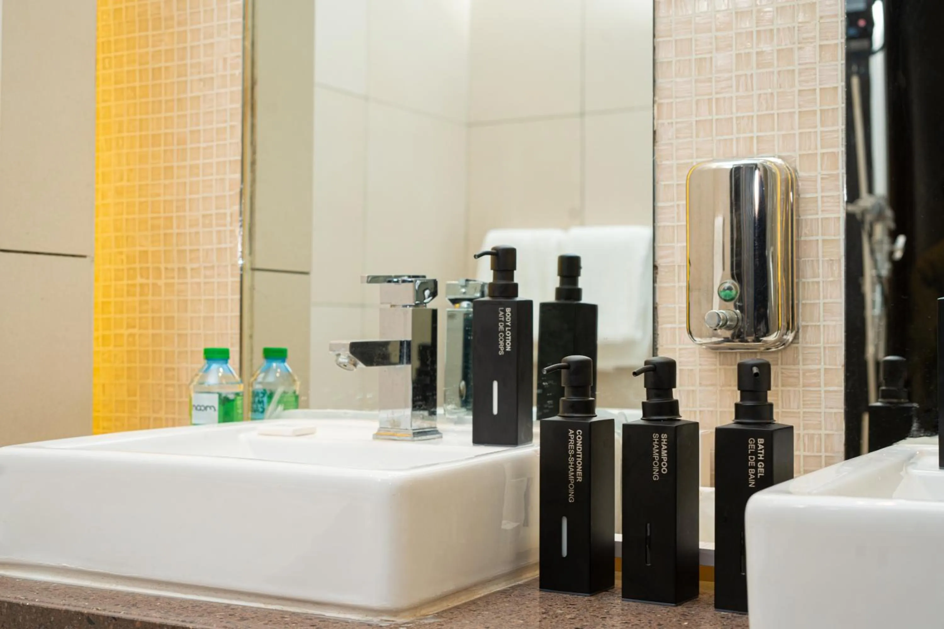 Bathroom in Noom Hotel Dakar Sea Plaza, a member of Radisson Individuals