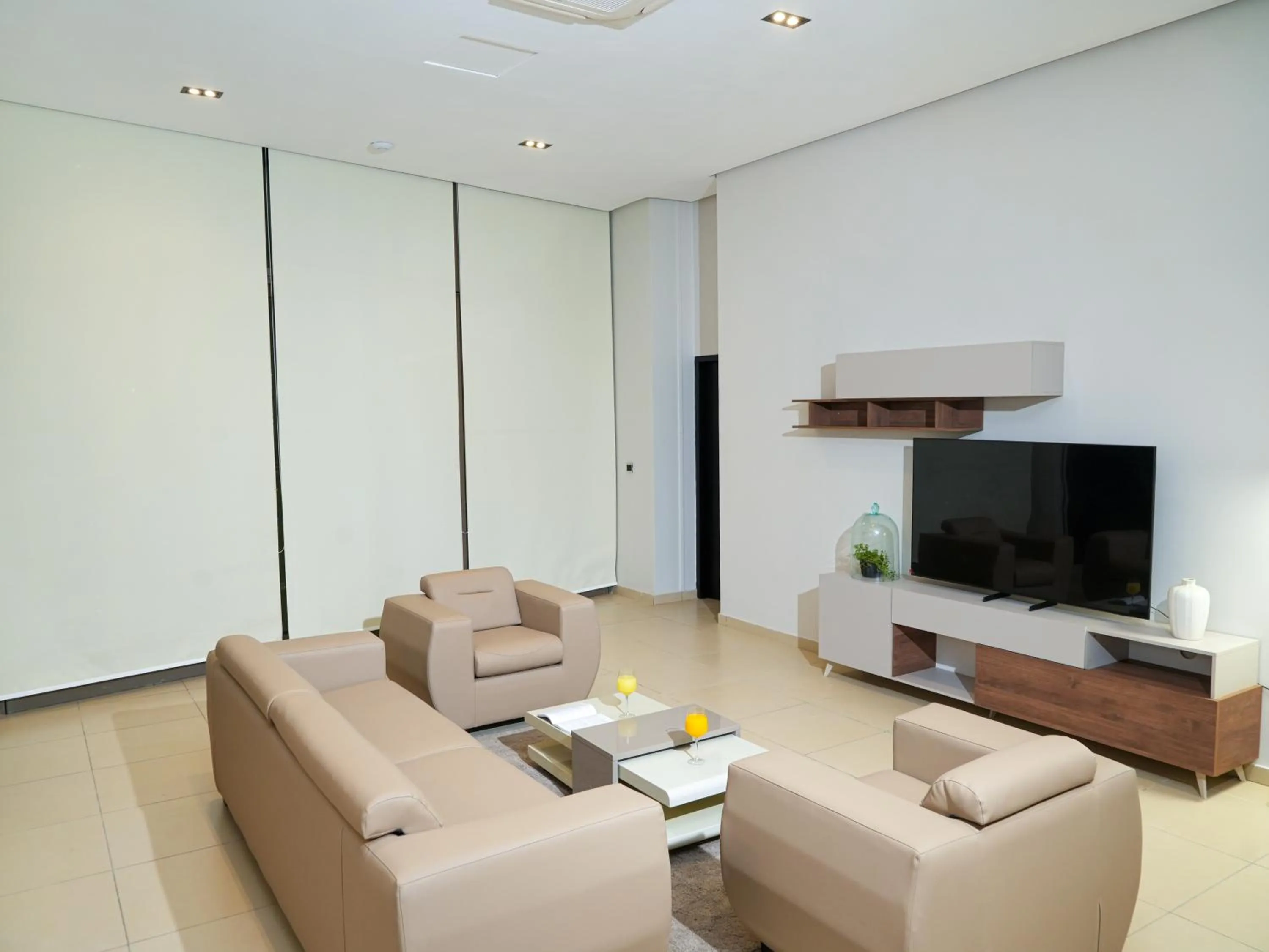 Communal lounge/ TV room in Noom Hotel Dakar Sea Plaza, a member of Radisson Individuals