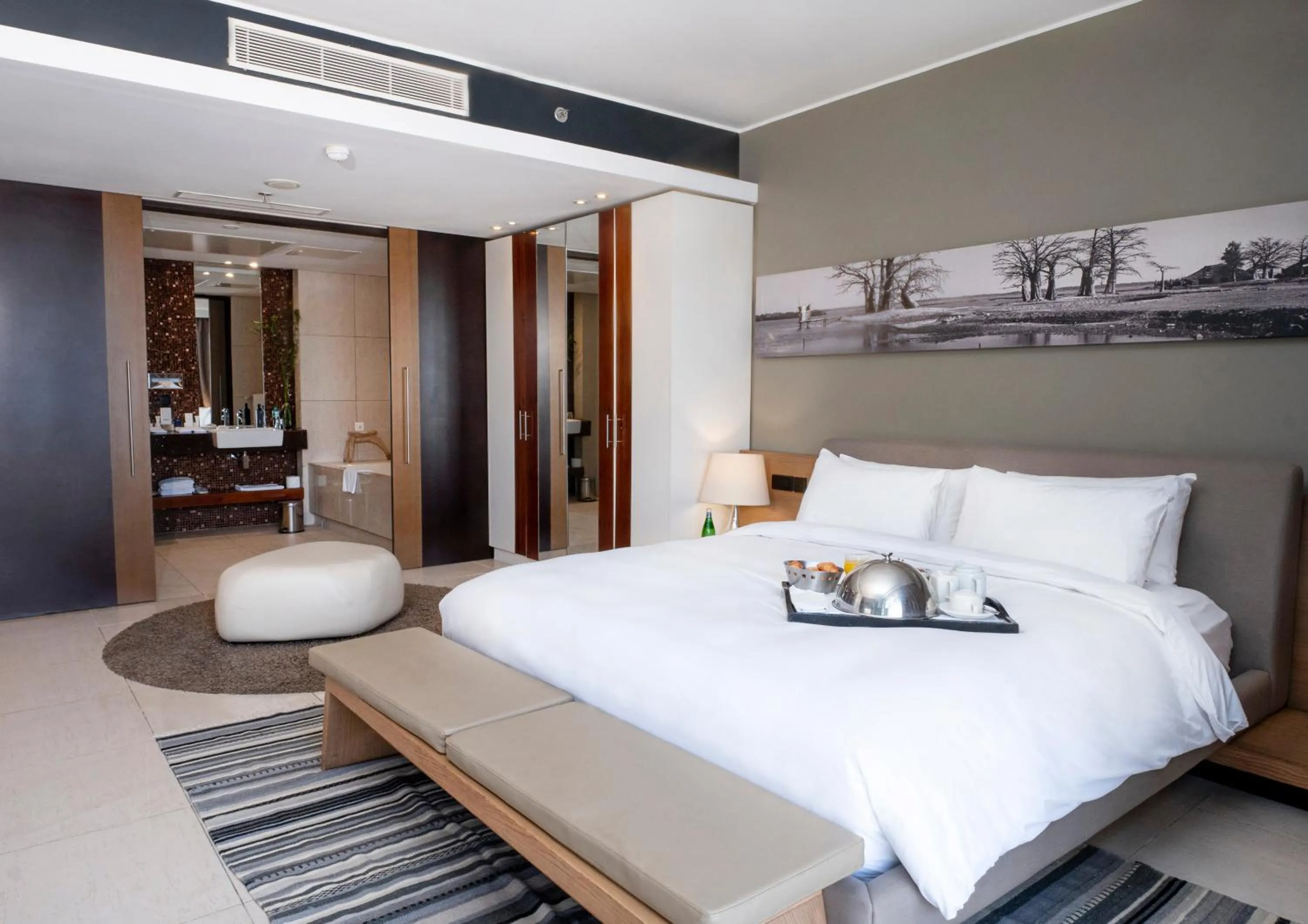 Bed in Noom Hotel Dakar Sea Plaza, a member of Radisson Individuals