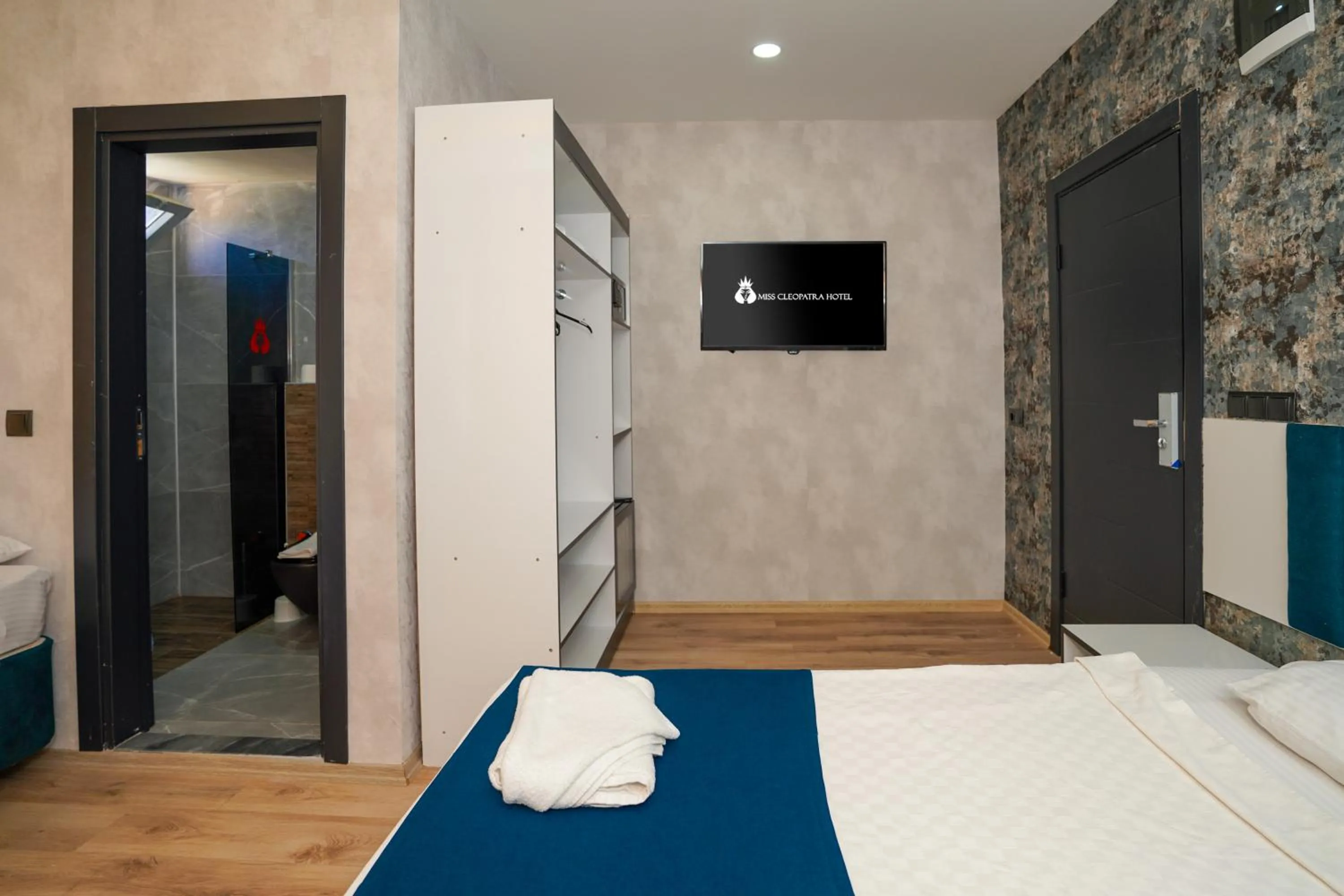 Photo of the whole room, Bed in Miss Cleopatra Hotel