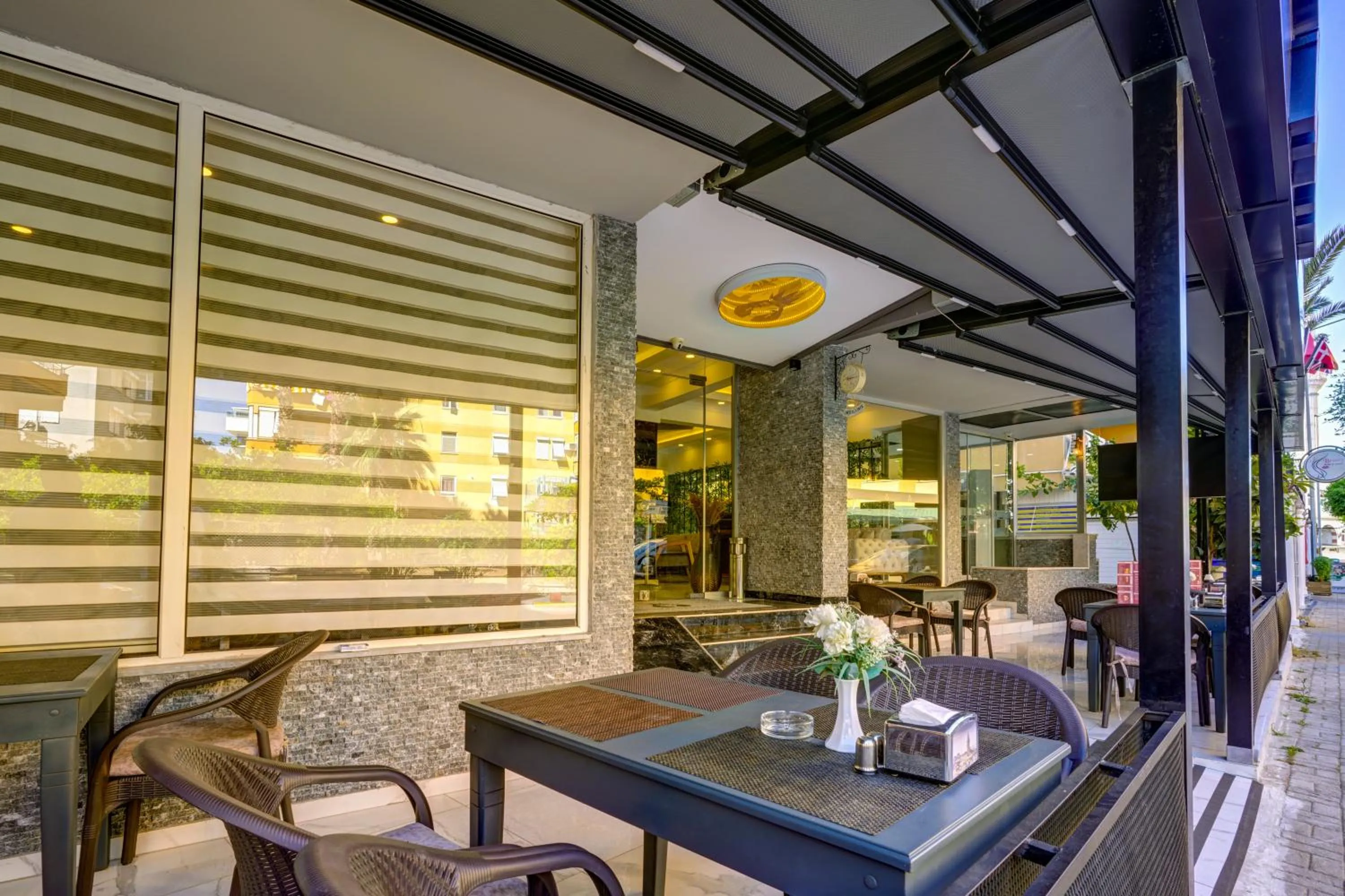 Restaurant/places to eat in Miss Cleopatra Hotel