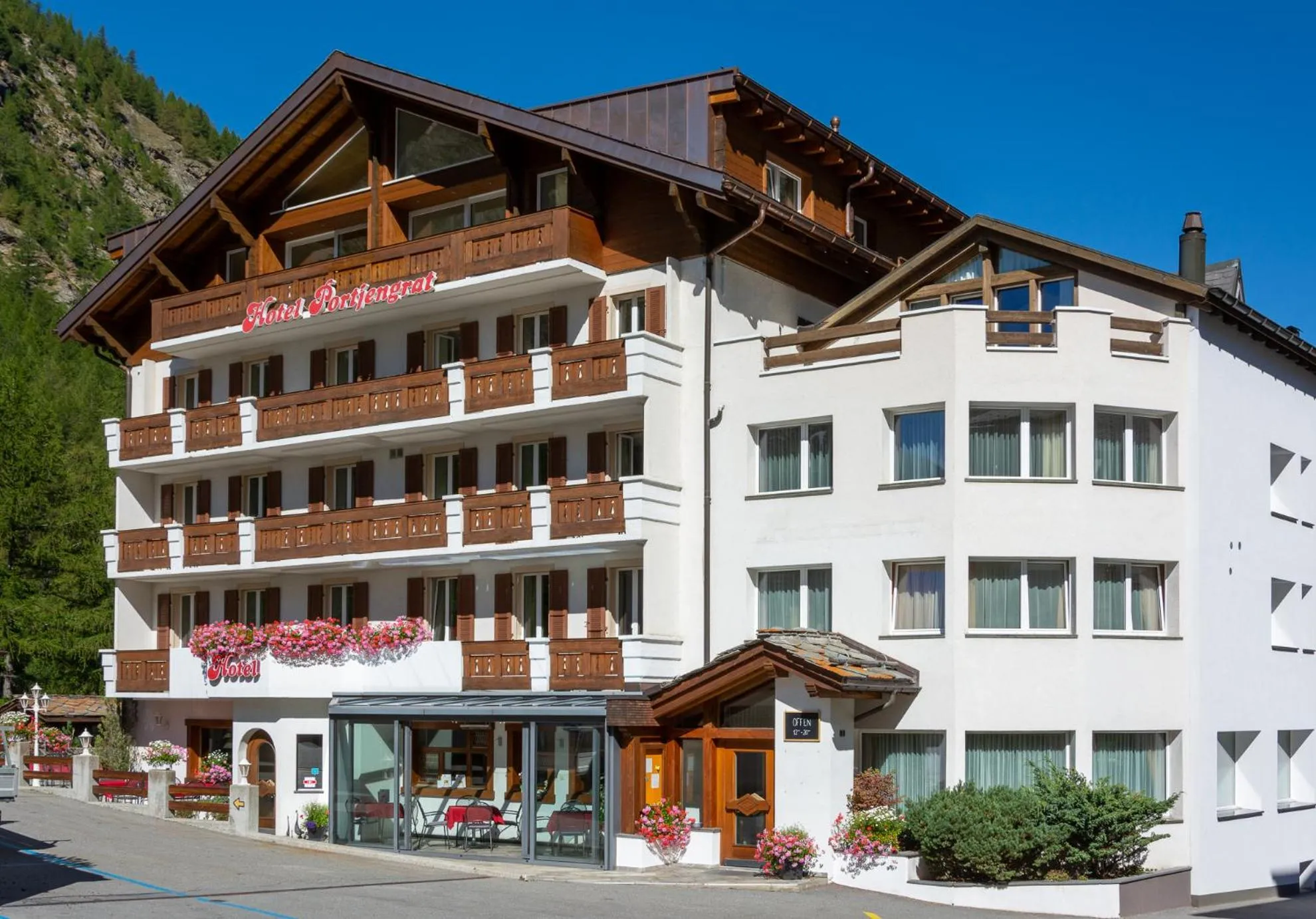 Property building in Hotel Portjengrat