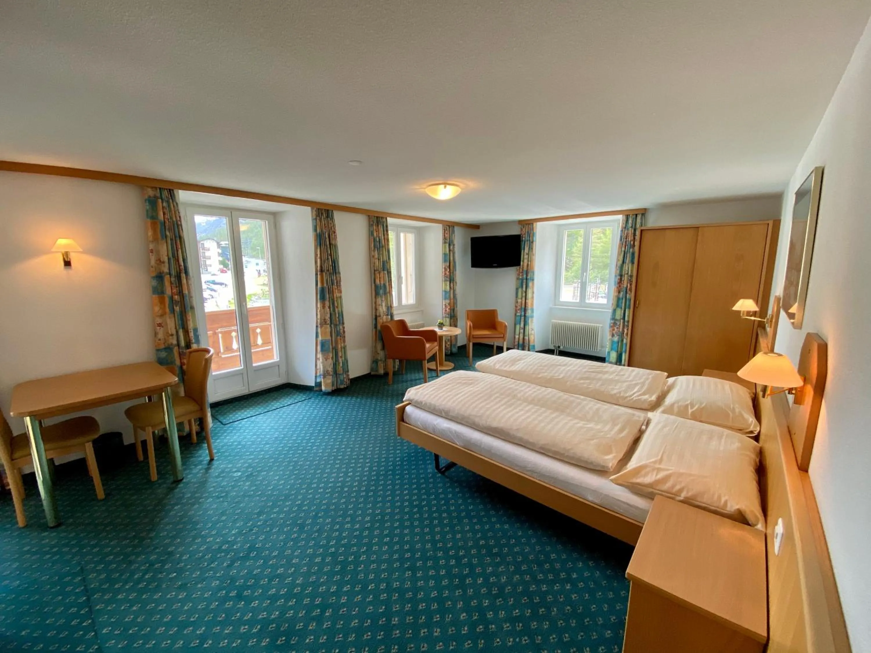 Photo of the whole room, Bed in Hotel Portjengrat