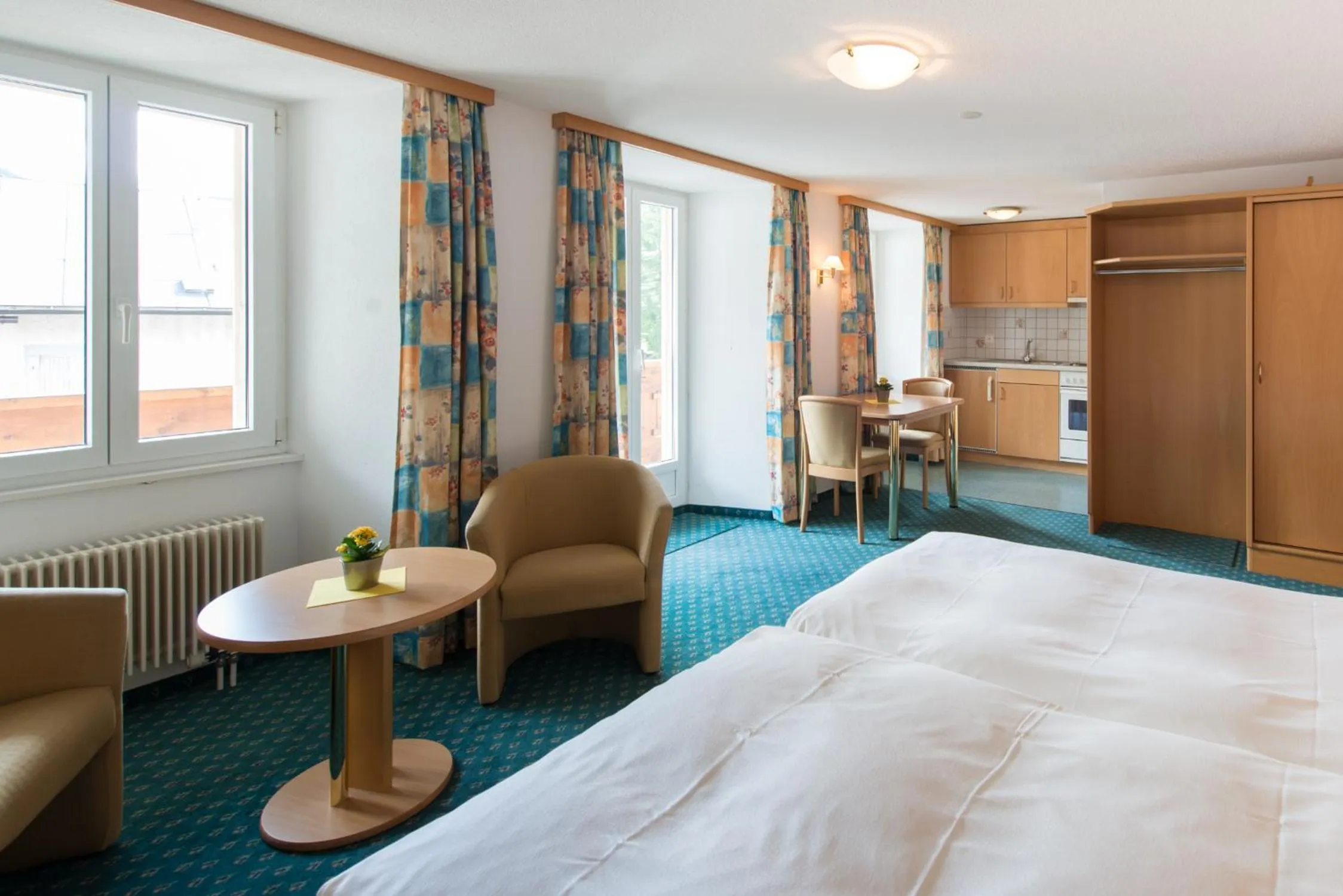 Kitchen or kitchenette, Bed in Hotel Portjengrat