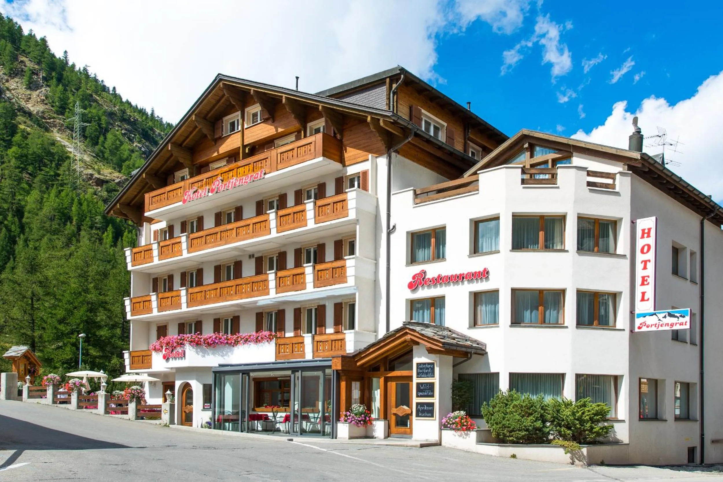 Facade/entrance in Hotel Portjengrat