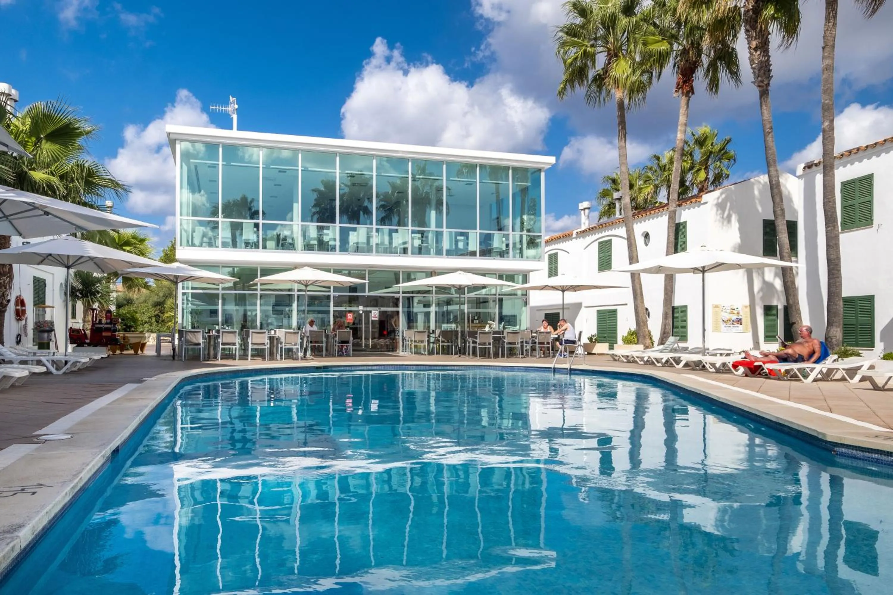 Facade/entrance in Apartaments Cales de Ponent