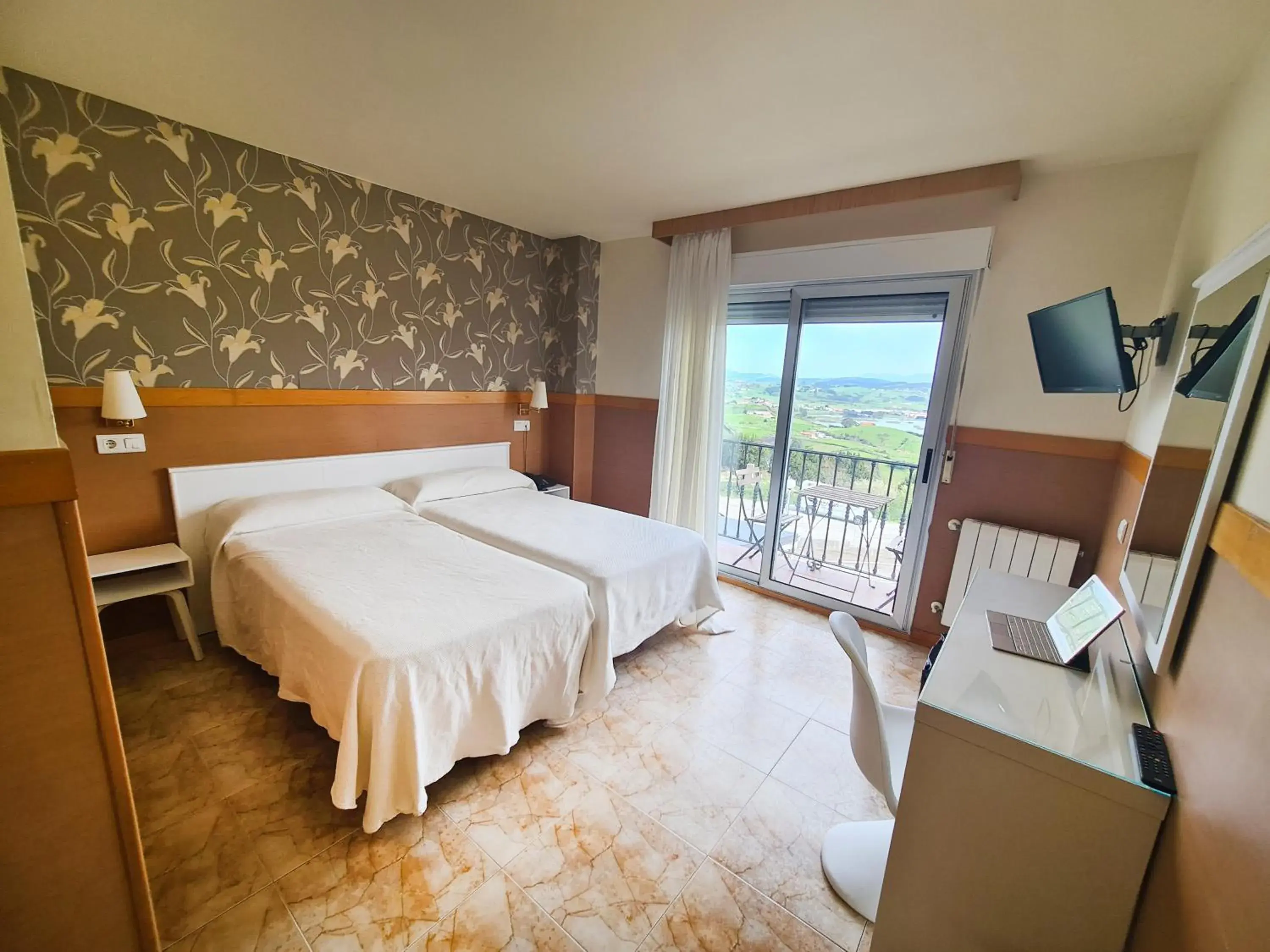 Superior Double or Twin Room with Terrace in Hotel Ría de Suances Superior Double or Twin Room with Terrace in Hotel Ría de Suances