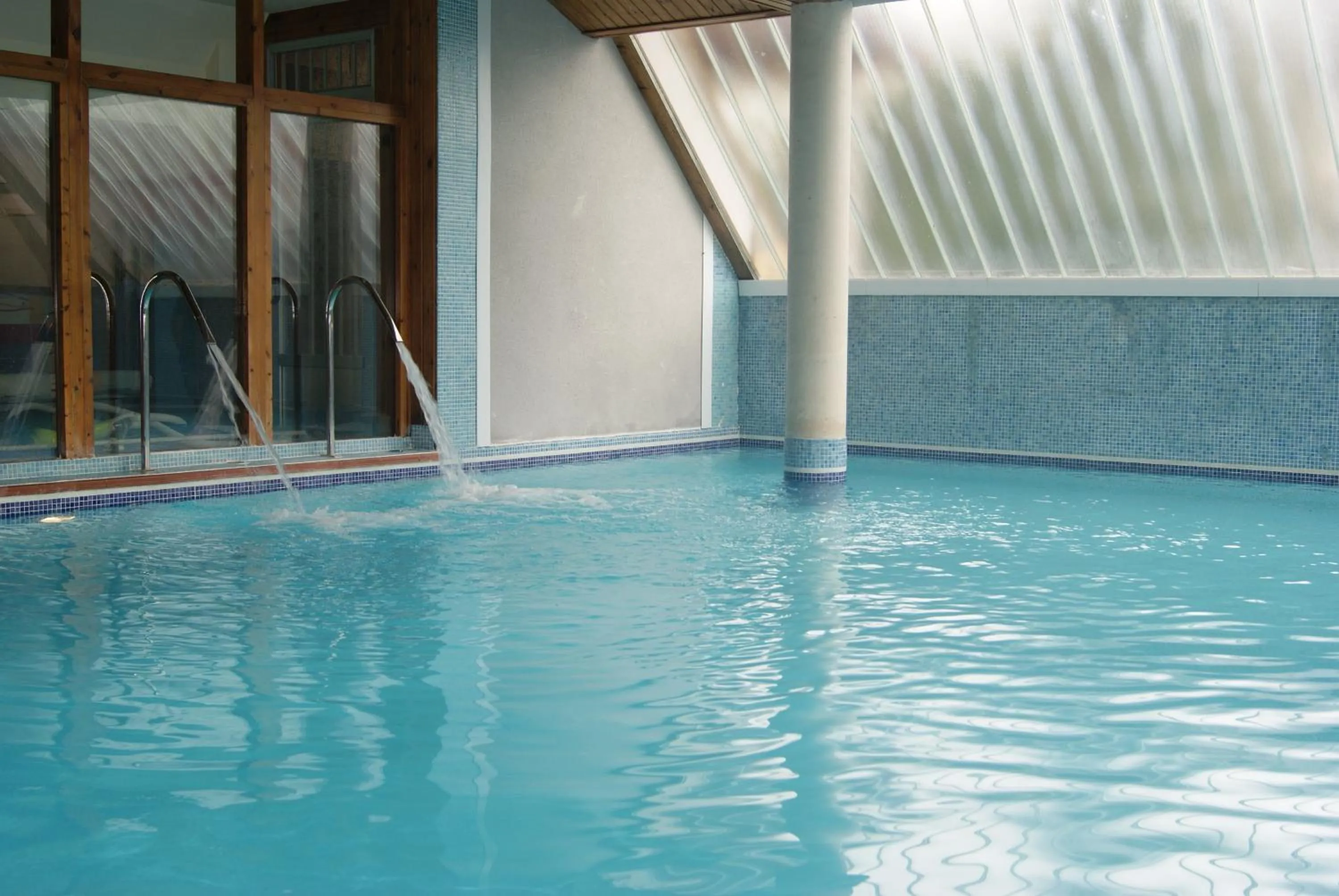 Swimming pool in Hotel Ría de Suances