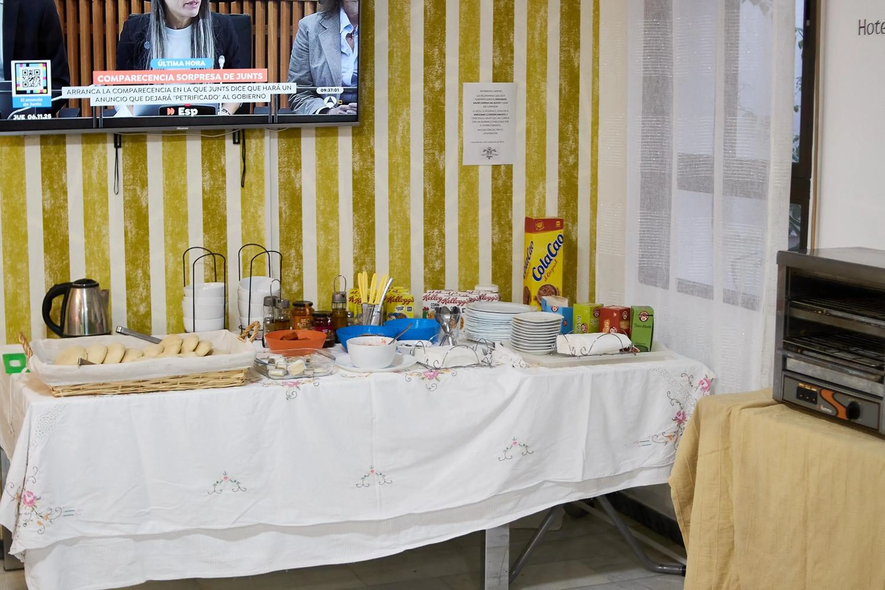 Buffet breakfast in Hotel Virgen de los Reyes