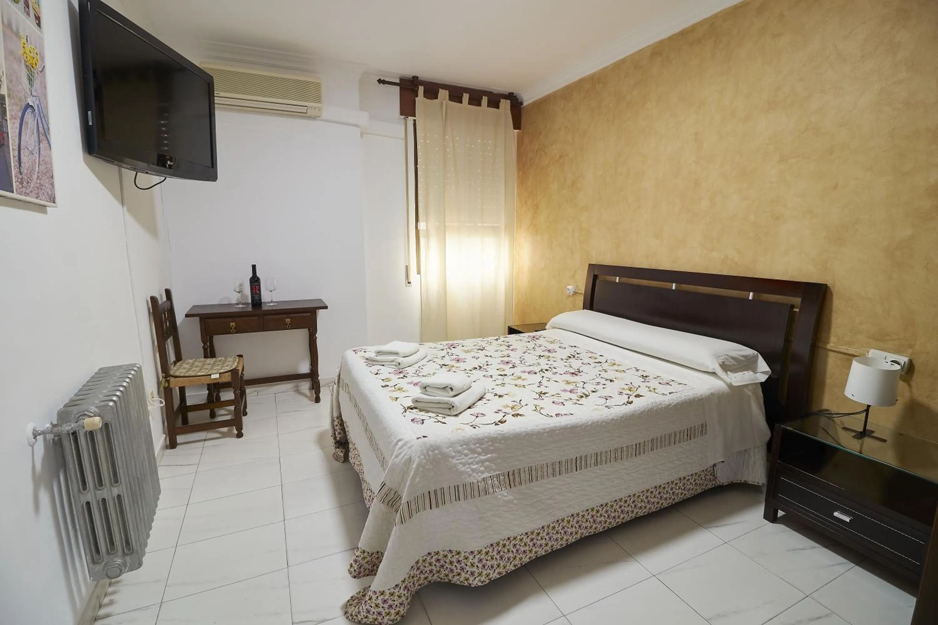 Bed in Hotel Virgen de los Reyes