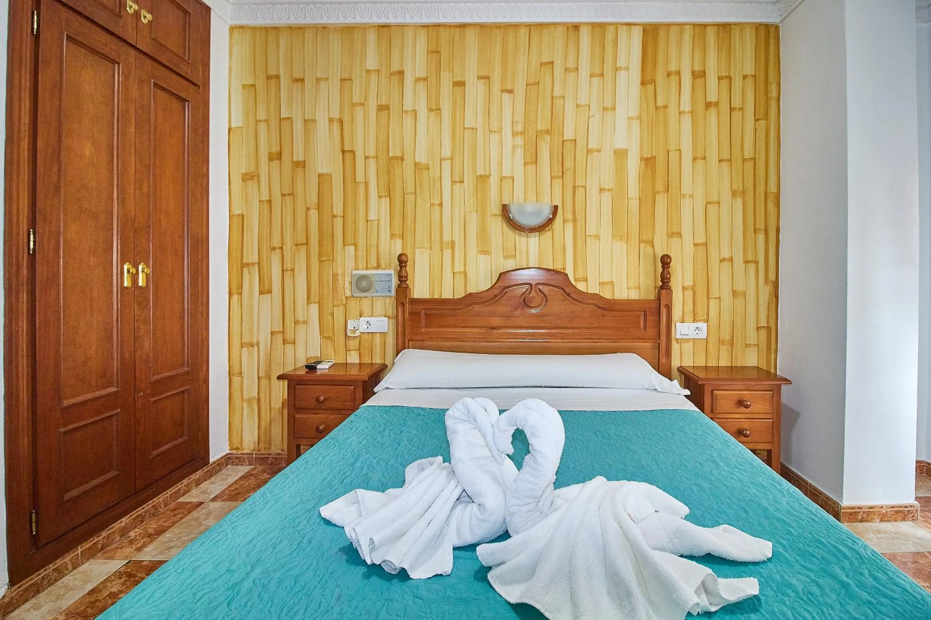 Bedroom, Bed in Hotel Virgen de los Reyes