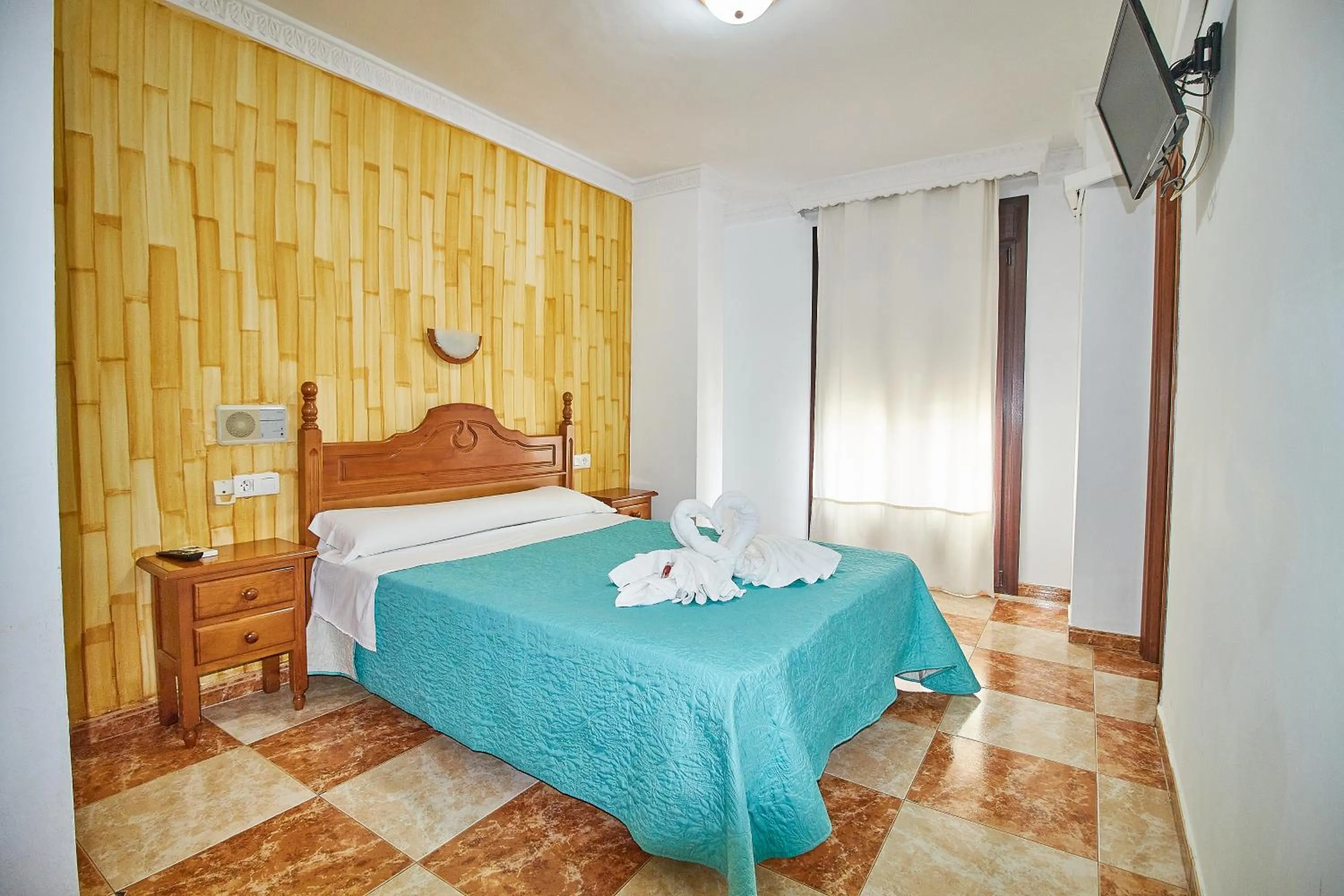 Bedroom, Bed in Hotel Virgen de los Reyes