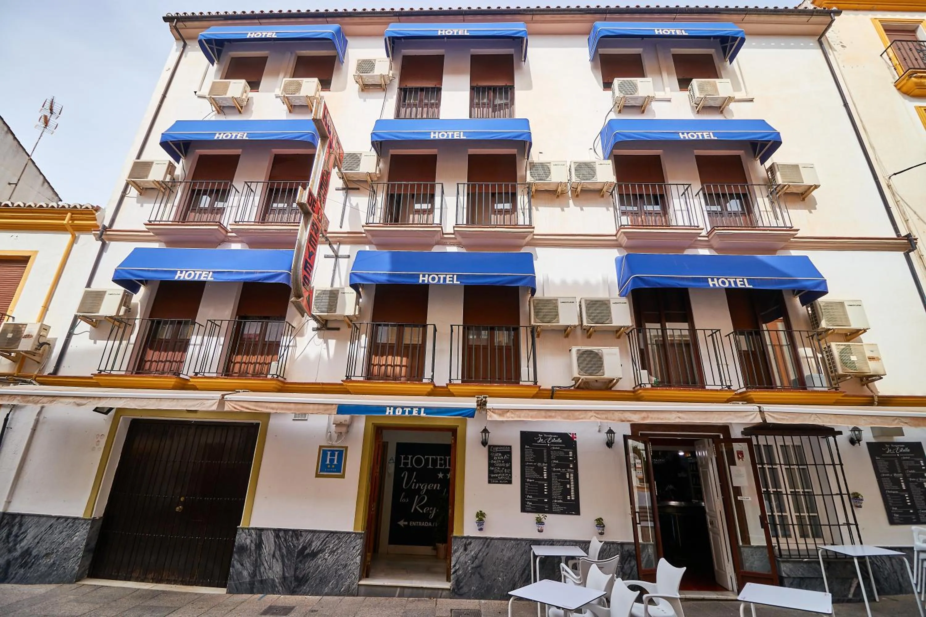 Facade/entrance in Hotel Virgen de los Reyes