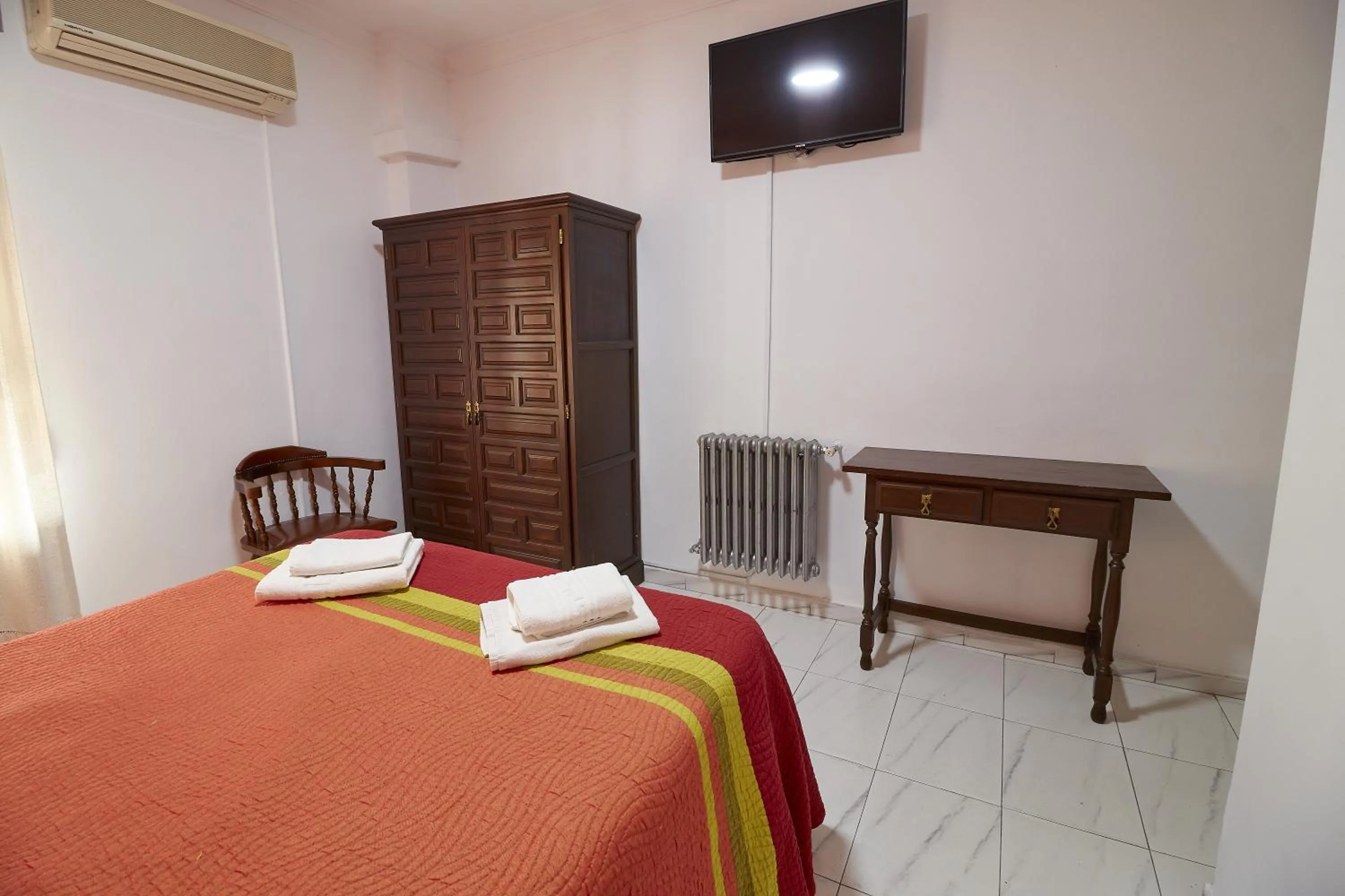 Bed in Hotel Virgen de los Reyes