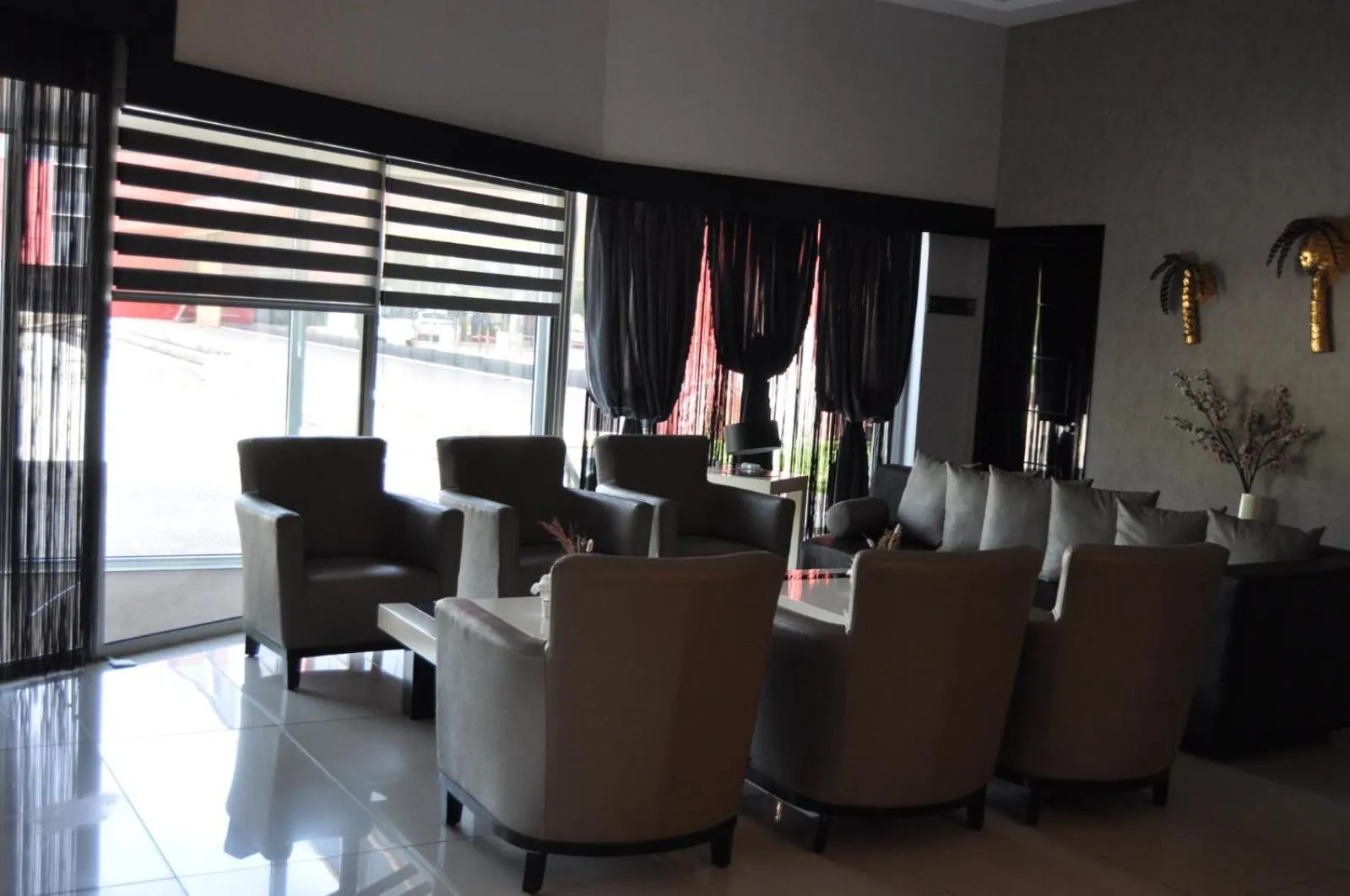 Seating area in Orty Airport Hotel