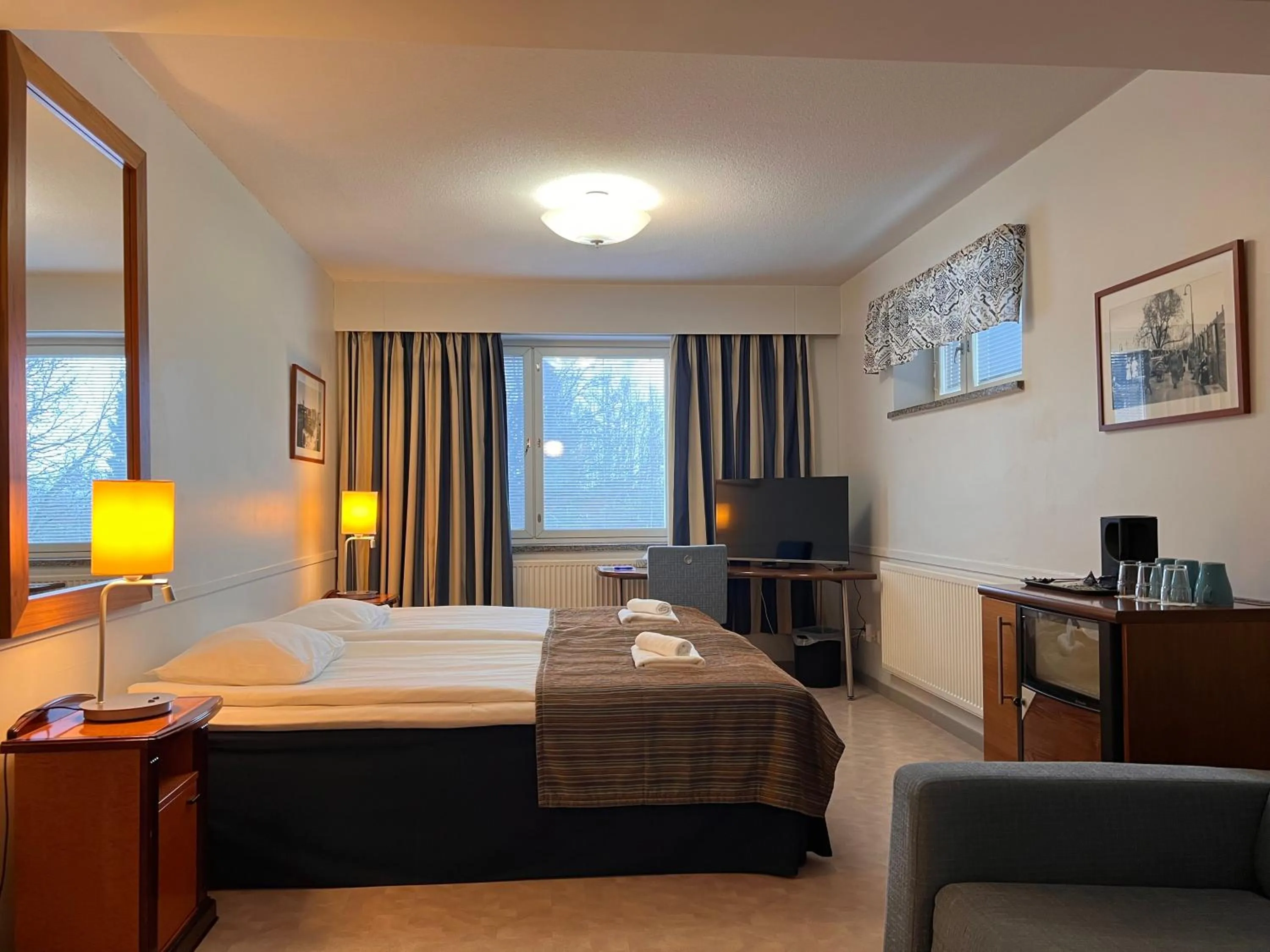 Bed in Budget Hotel Easystay