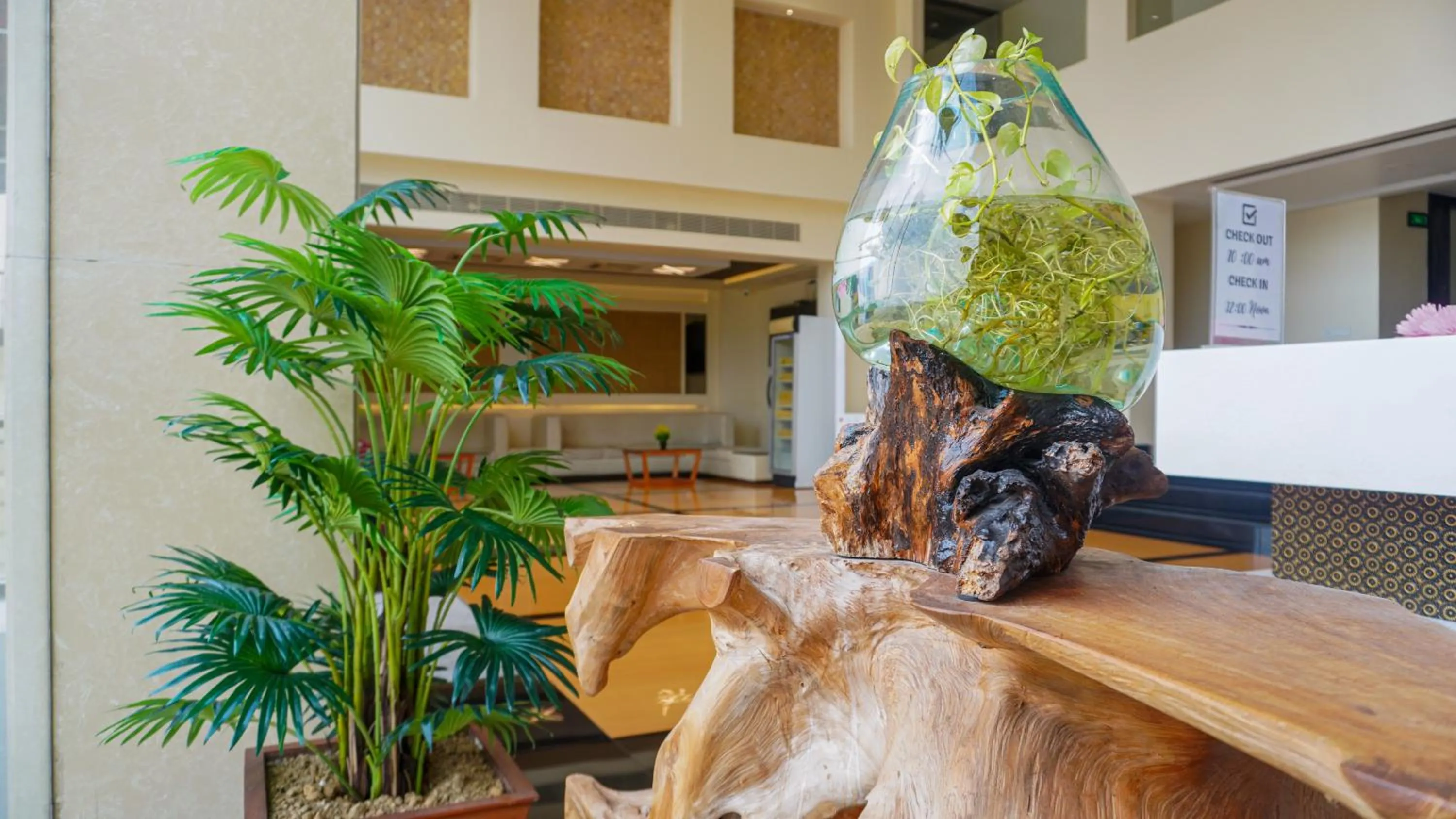 Facade/entrance in Hotel Mansha Regency