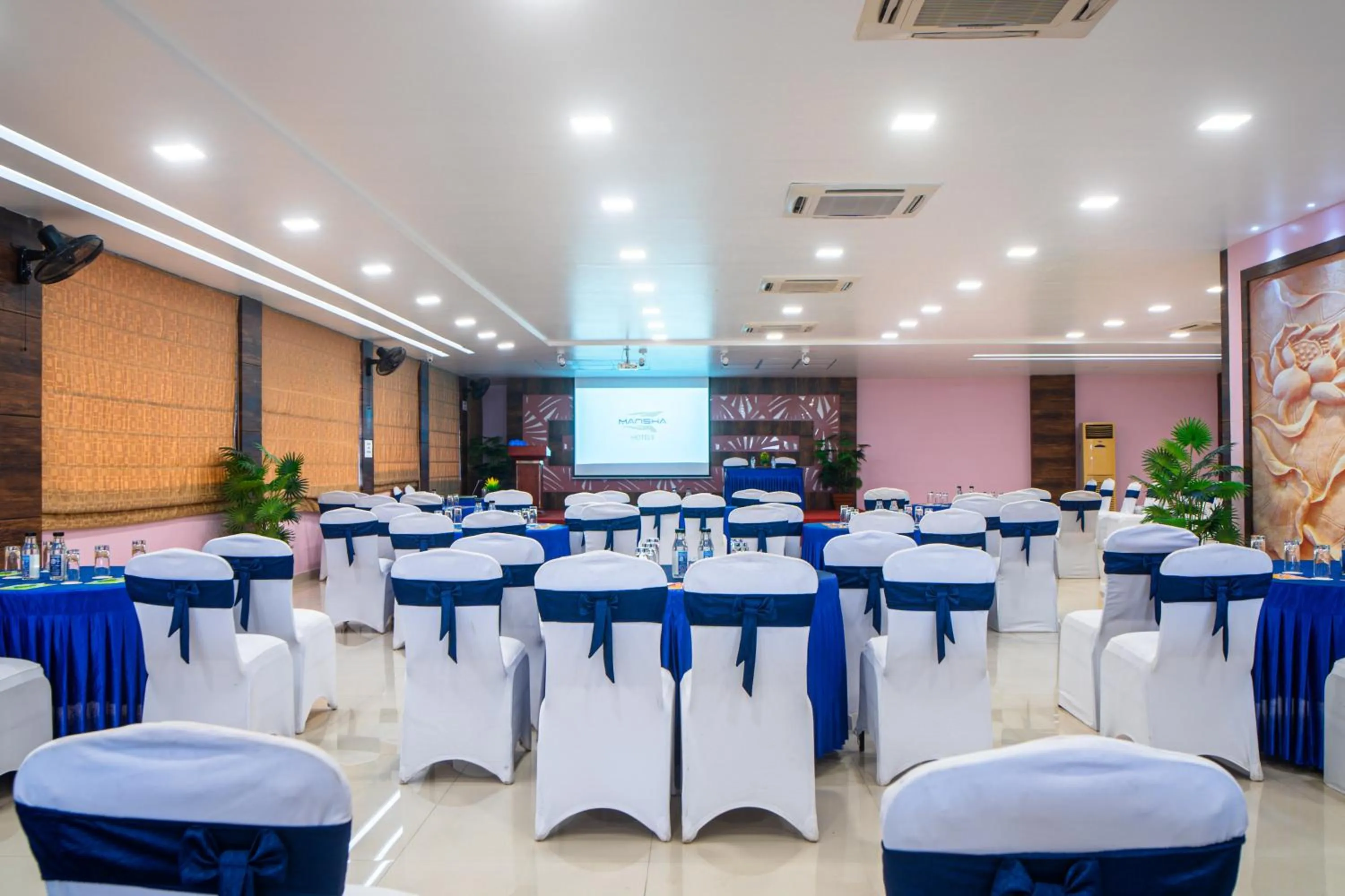 Business facilities in Hotel Mansha Regency