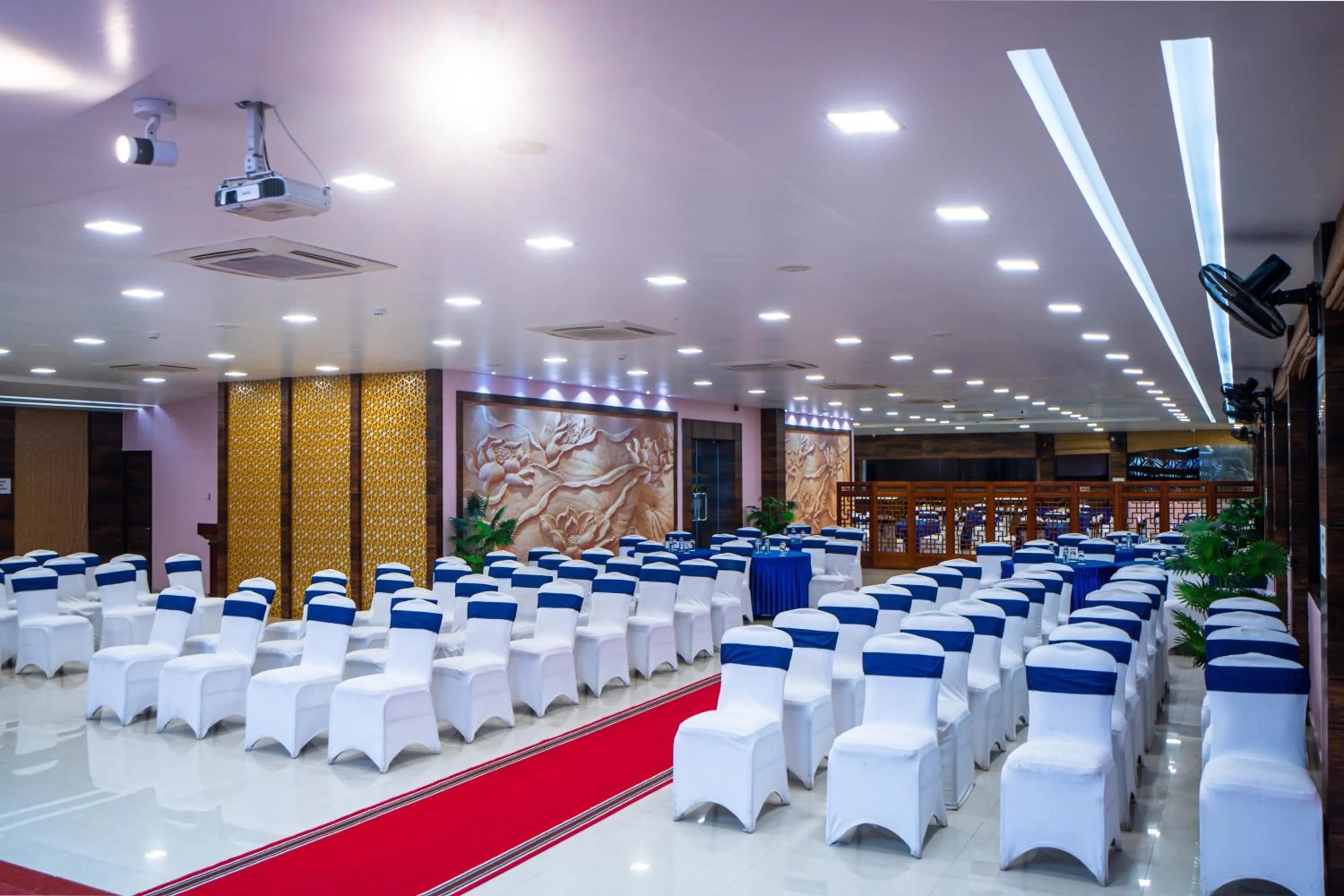 Business facilities in Hotel Mansha Regency