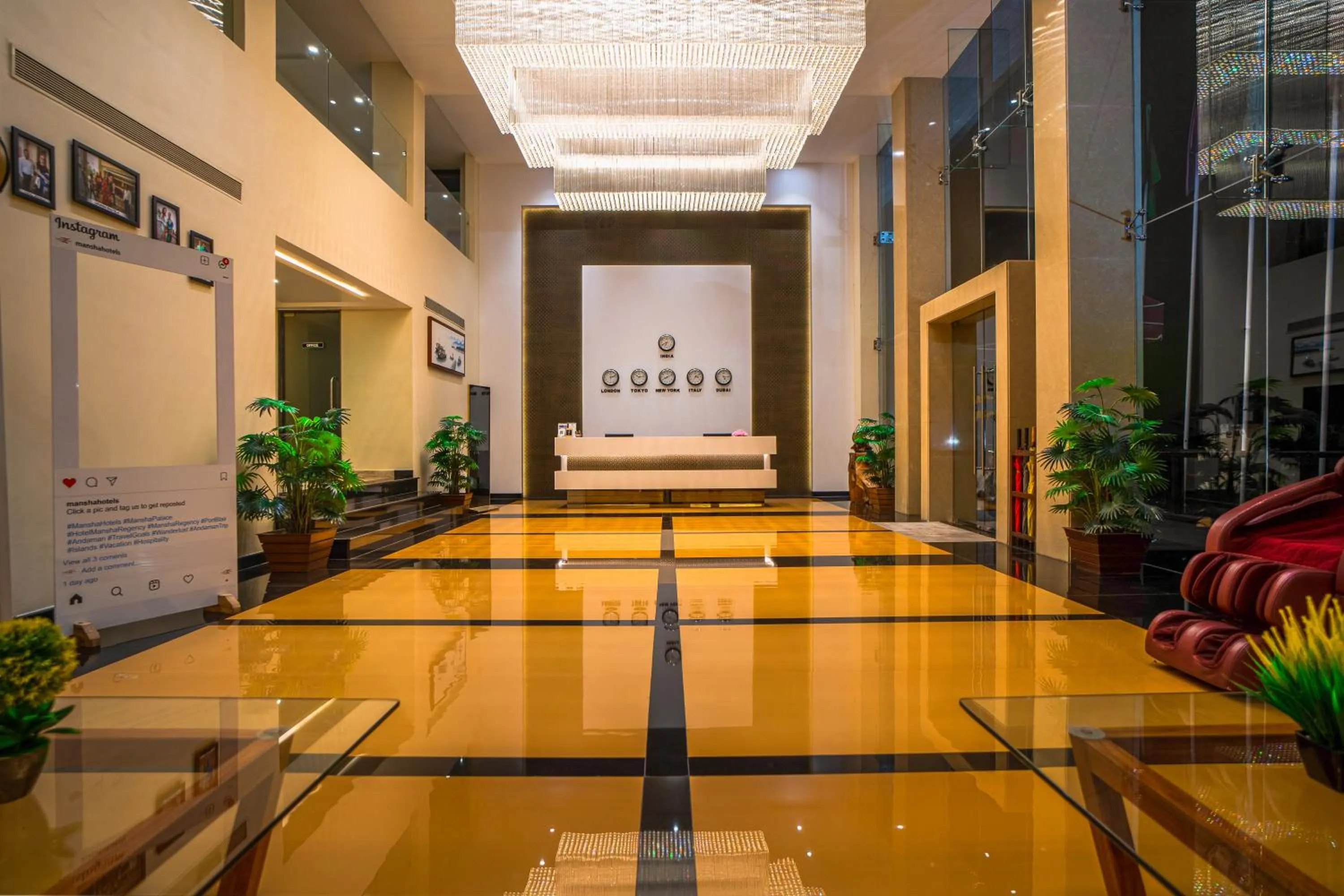 Lobby or reception in Hotel Mansha Regency