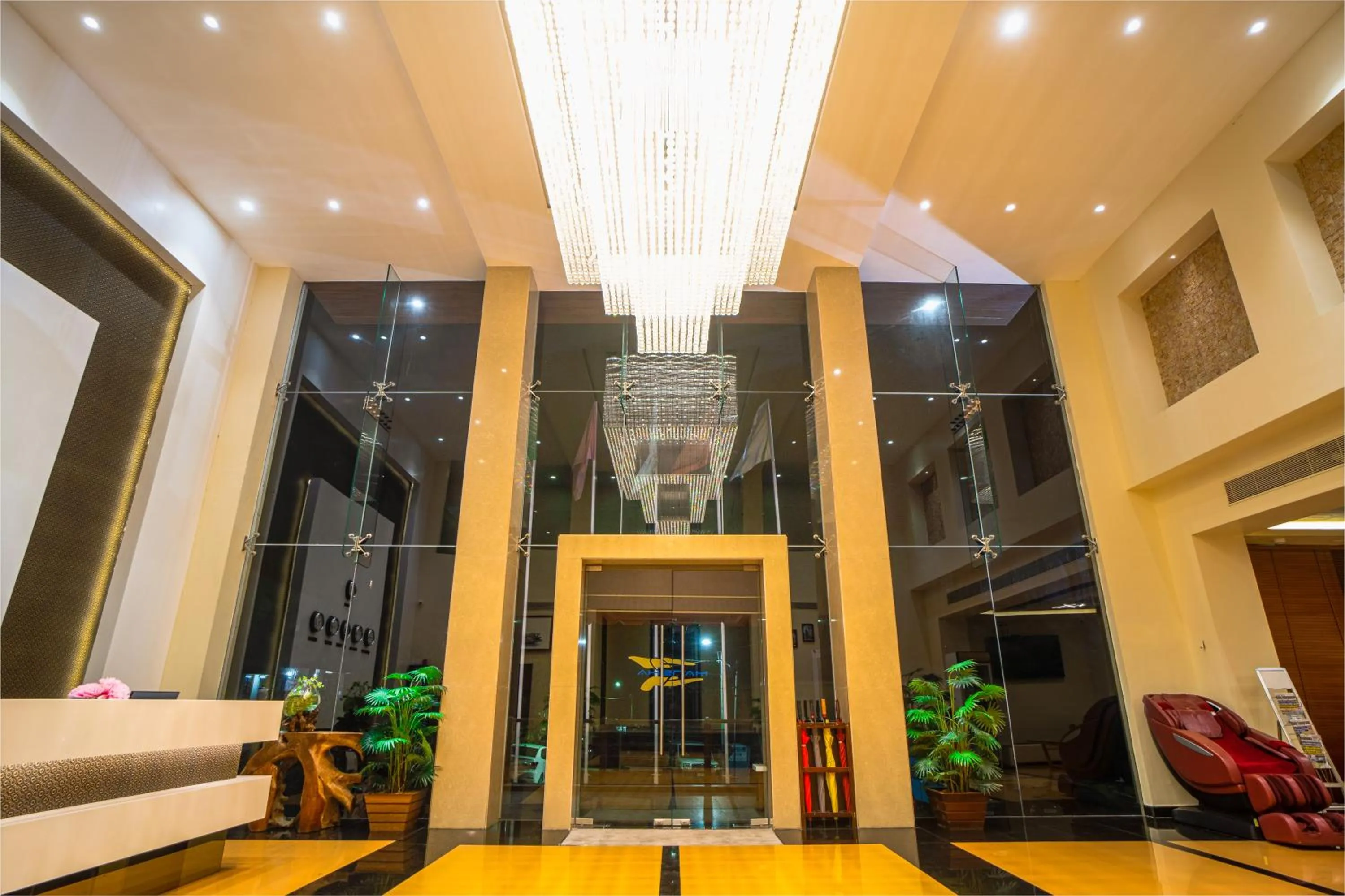 Lobby or reception in Hotel Mansha Regency