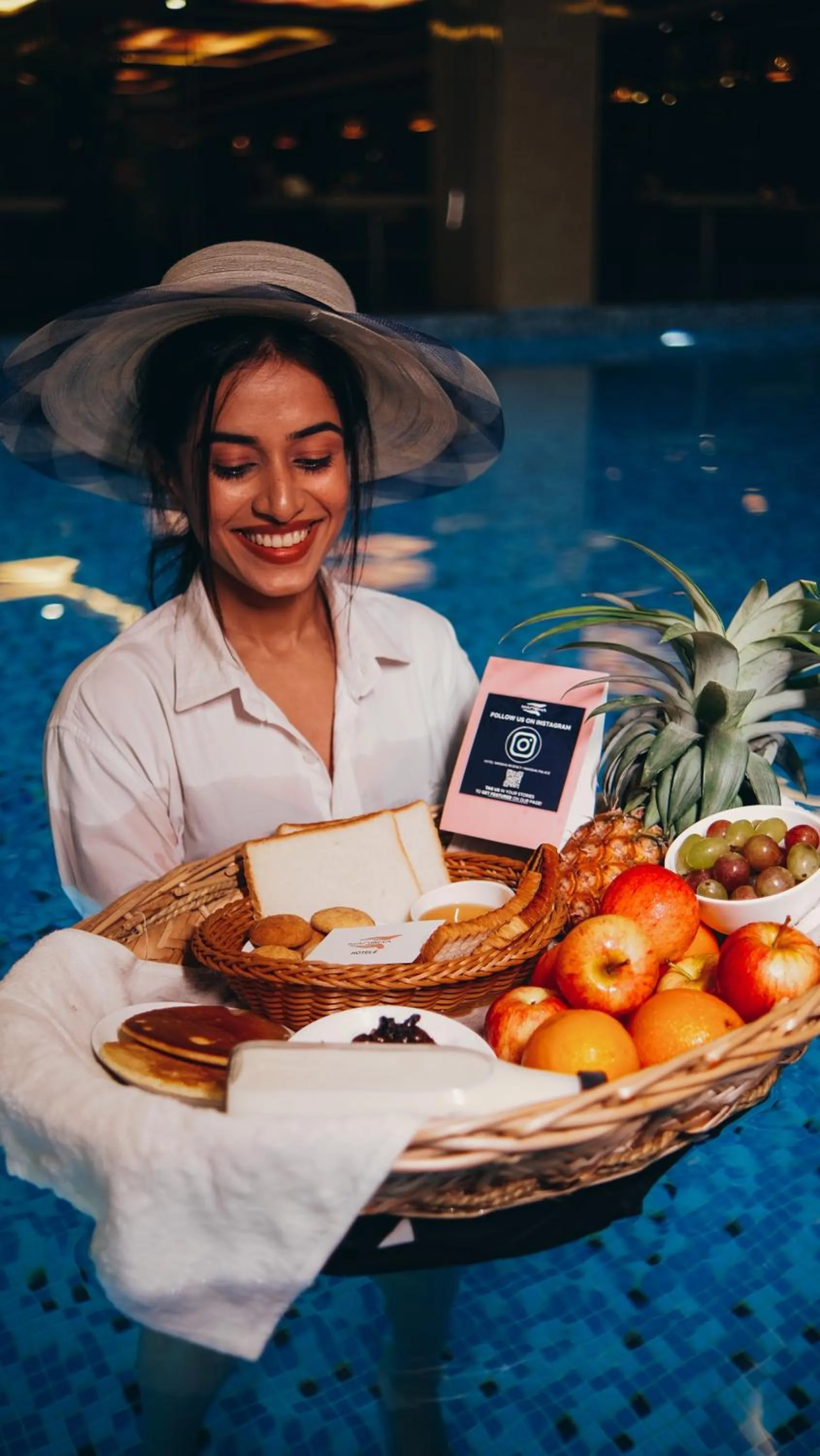 Breakfast in Hotel Mansha Regency