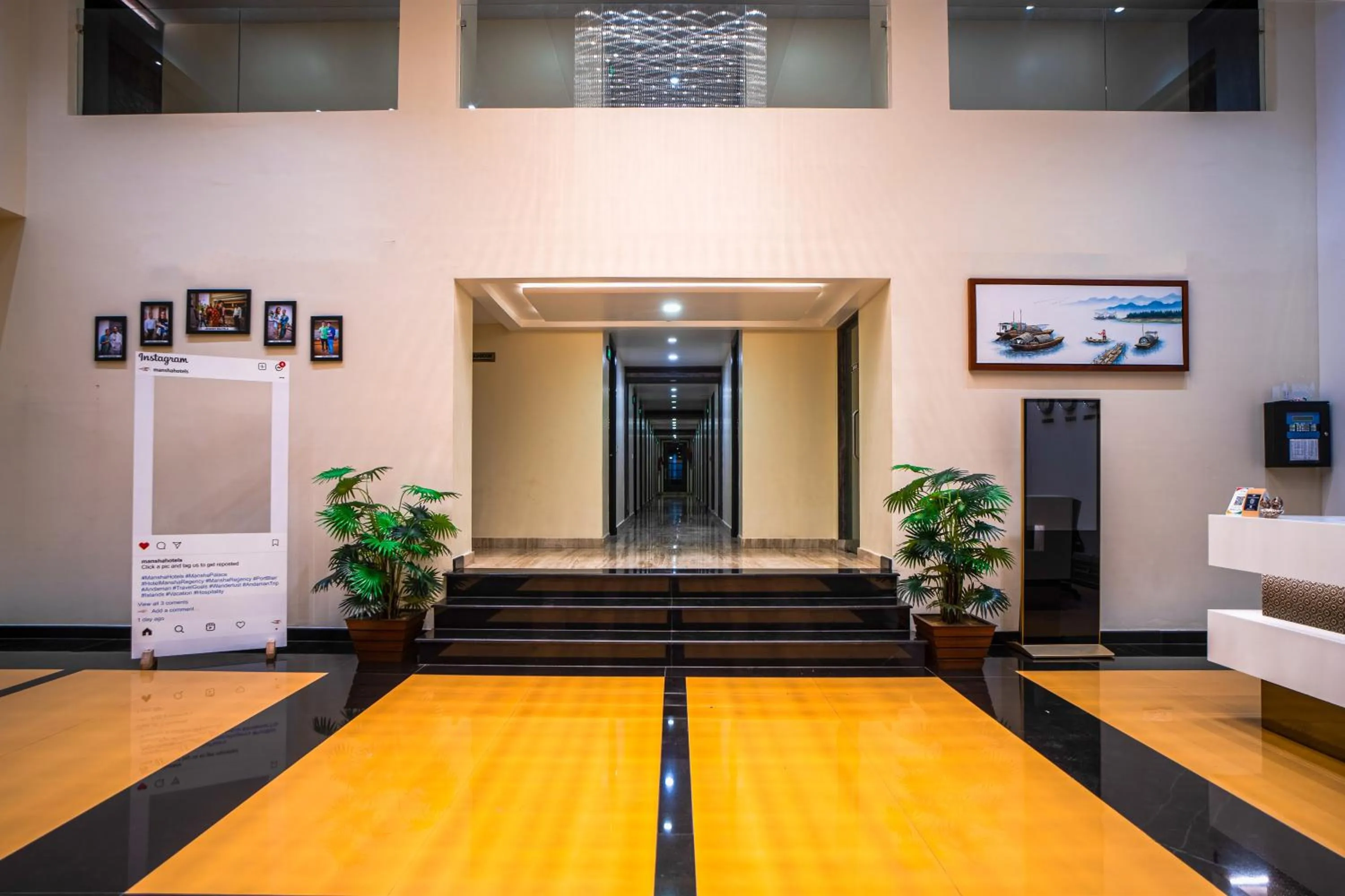 Facade/entrance in Hotel Mansha Regency