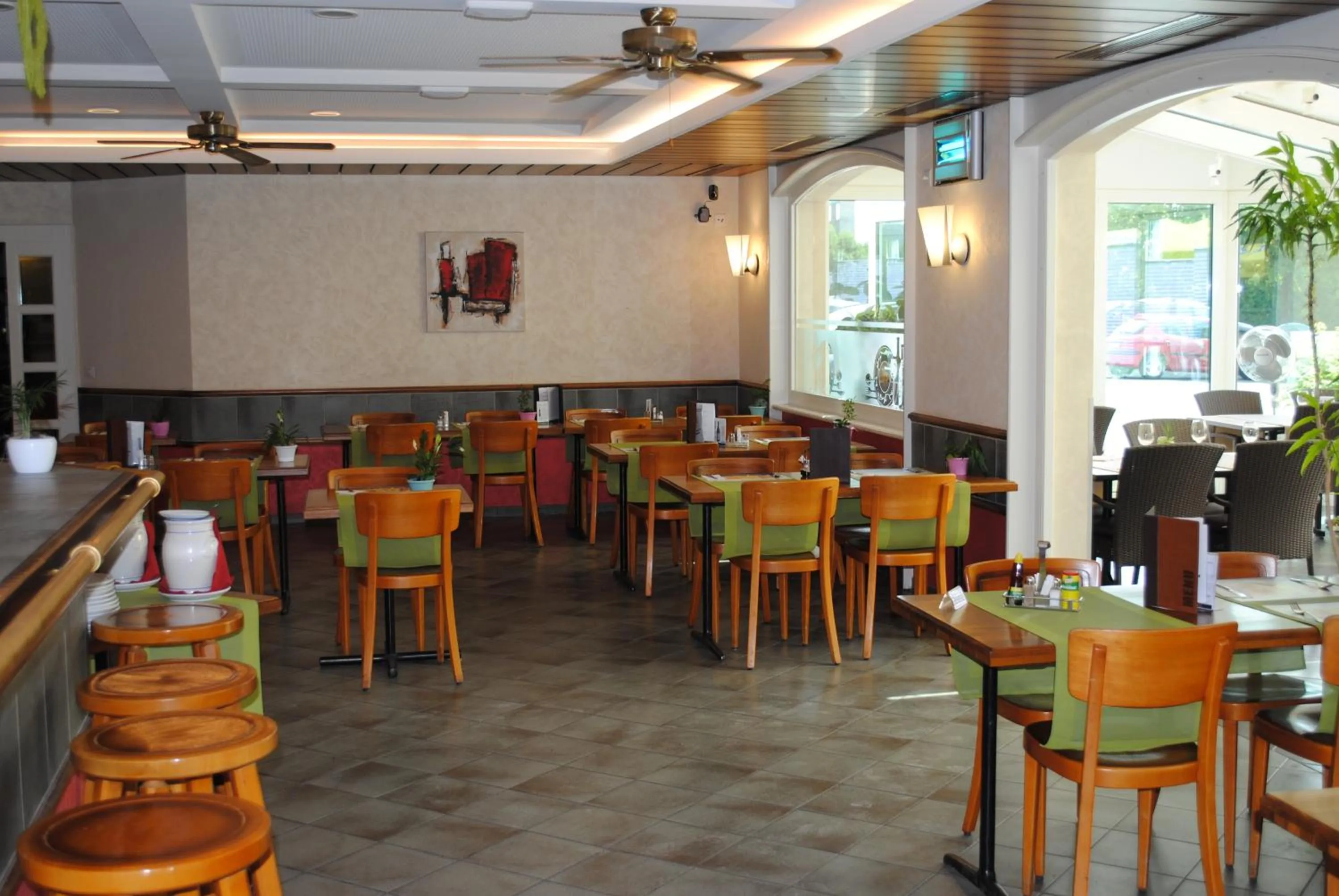 Restaurant/places to eat in Motel - Hôtel La Poularde