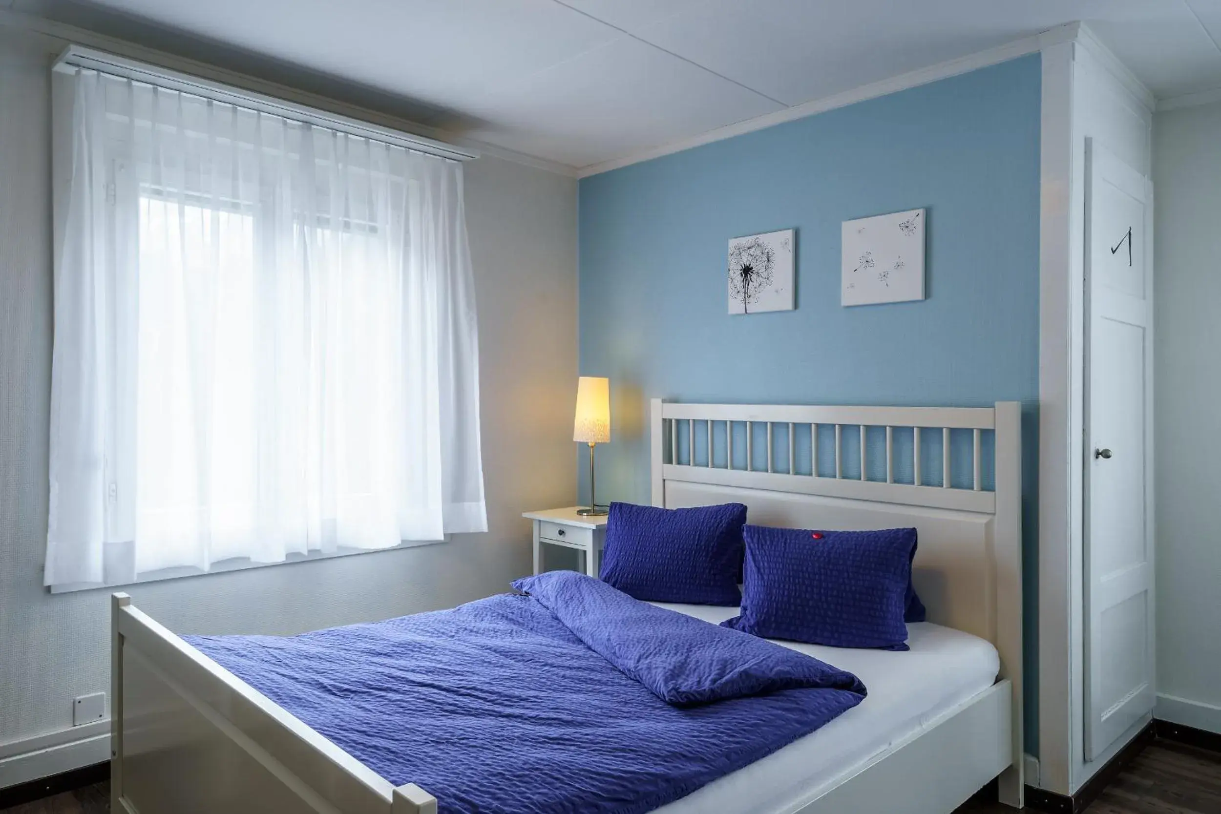 Single Room with Shower in Hotel Alphorn Single Room with Shower in Hotel Alphorn