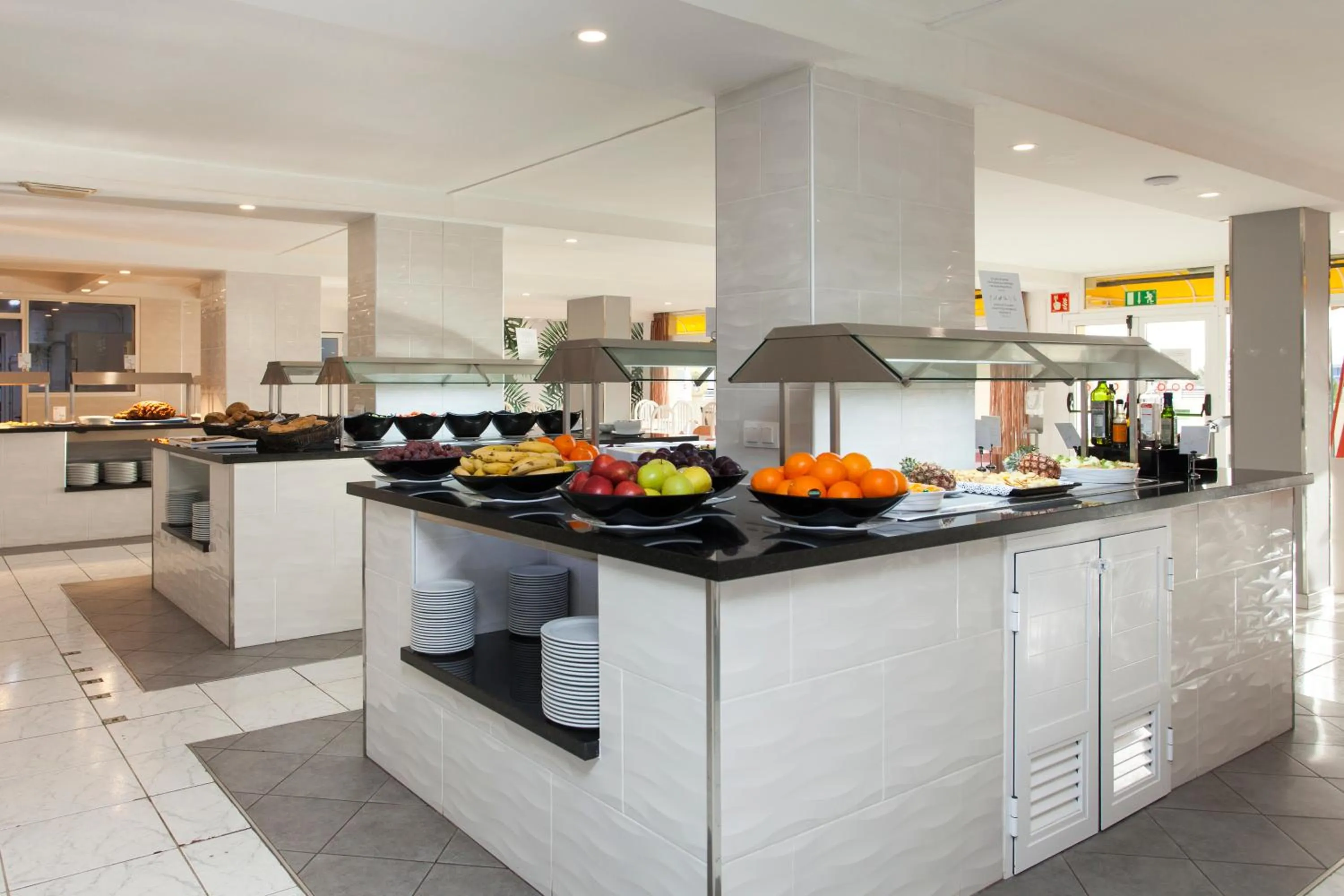 Restaurant/places to eat in Apartamentos Palm Garden