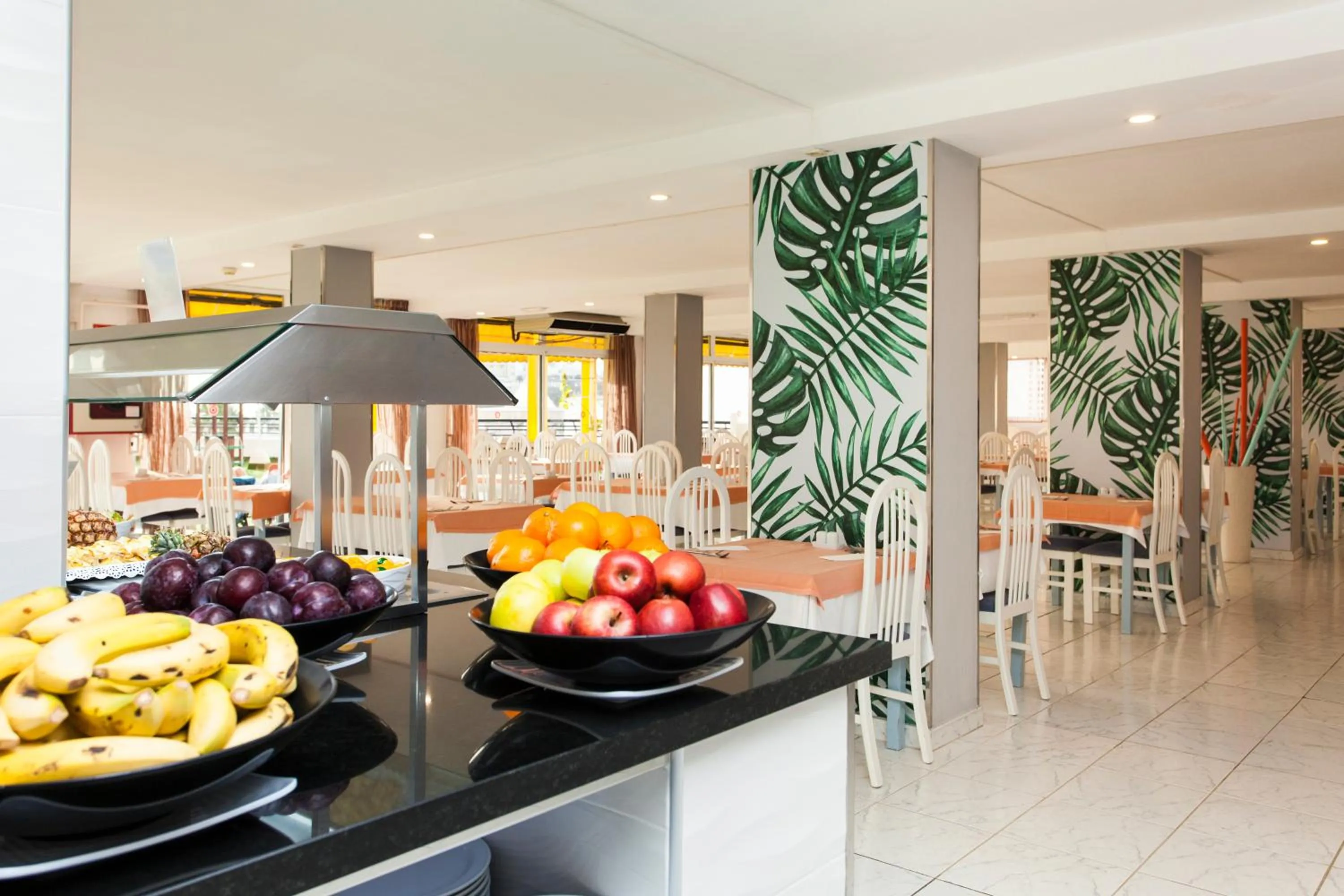 Restaurant/places to eat in Apartamentos Palm Garden