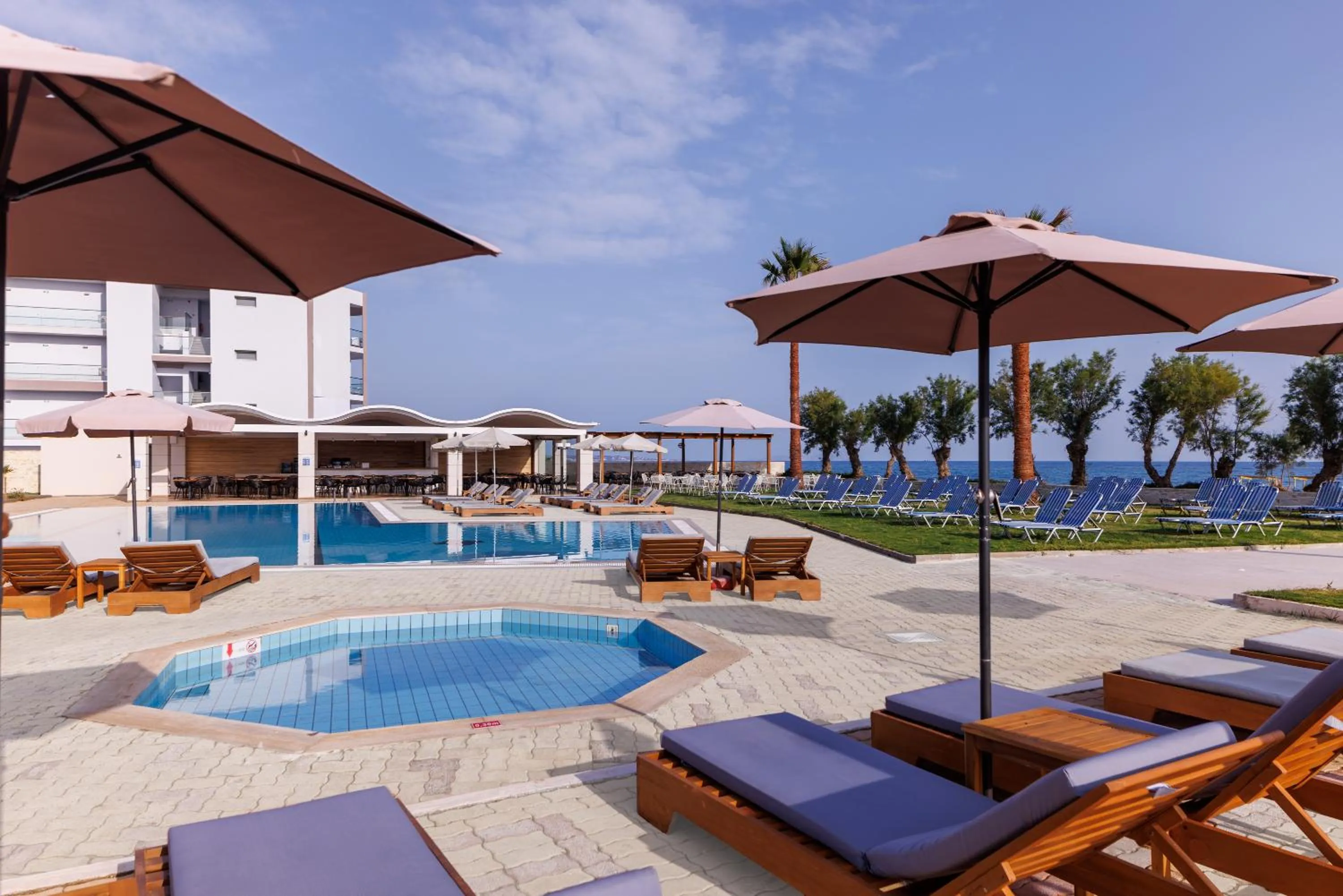 Lounge or bar in Malia Bay Beach Hotel & Bungalows