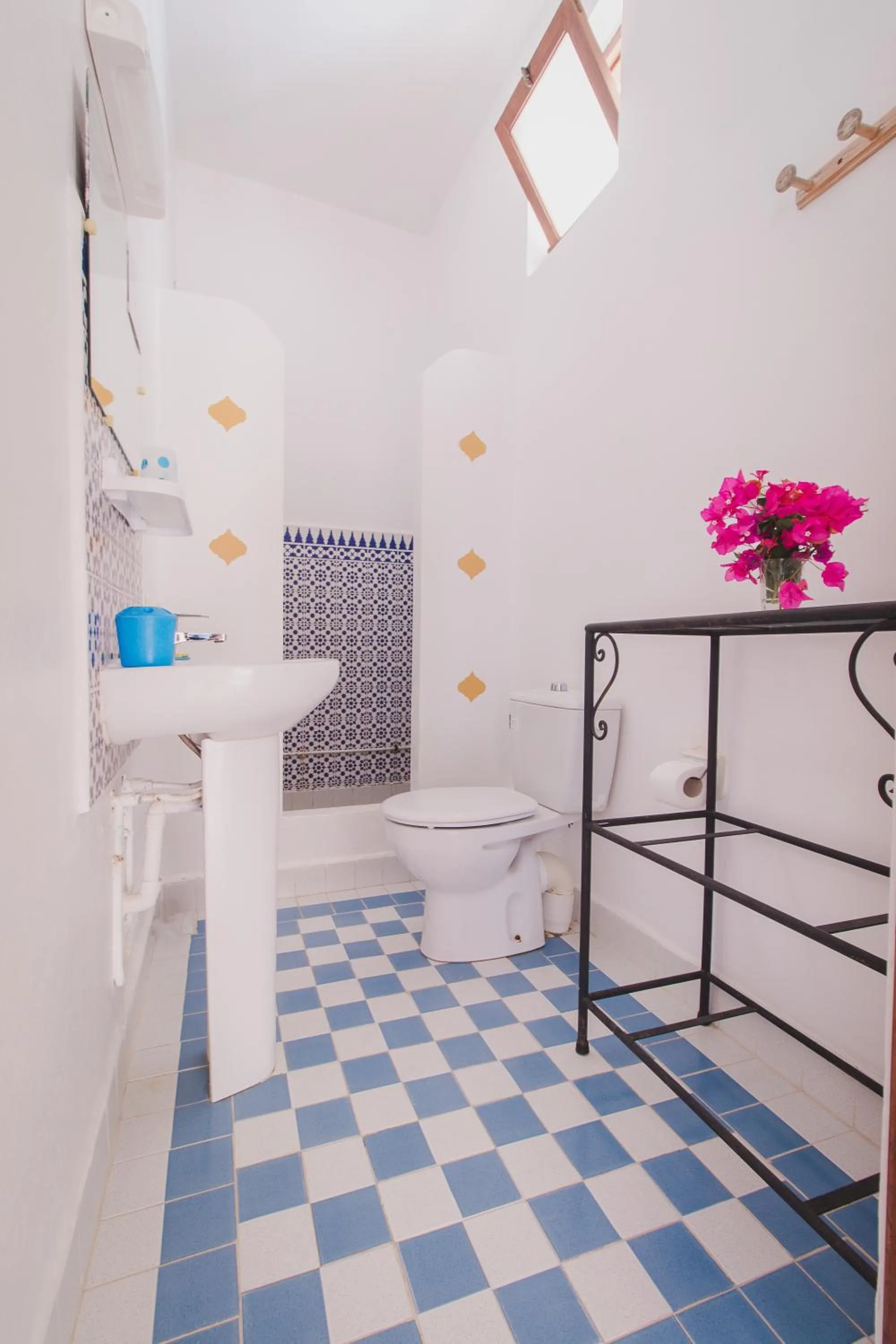 Toilet in Auberge du Marabout