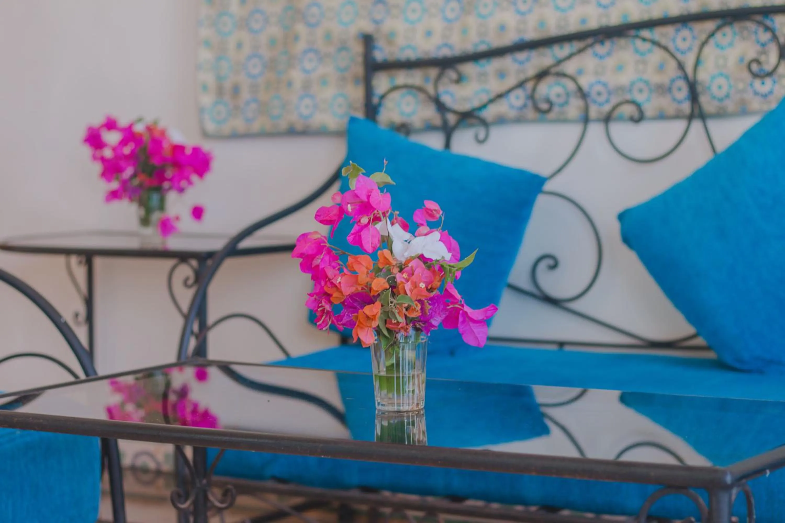 Seating area in Auberge du Marabout