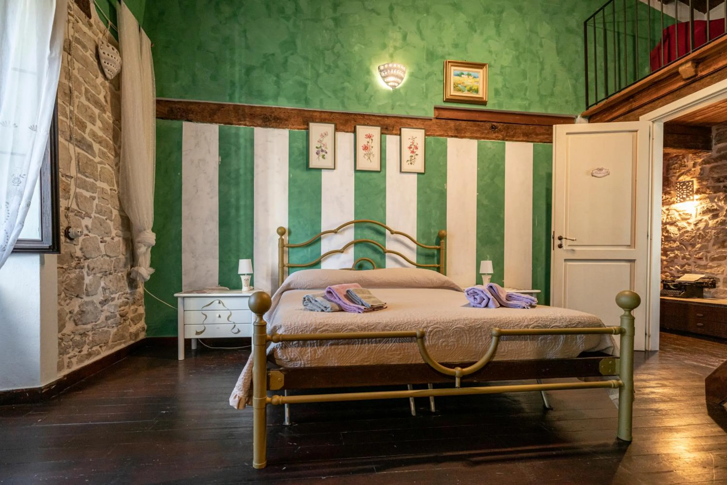 Bed in Antica Taverna del Principe