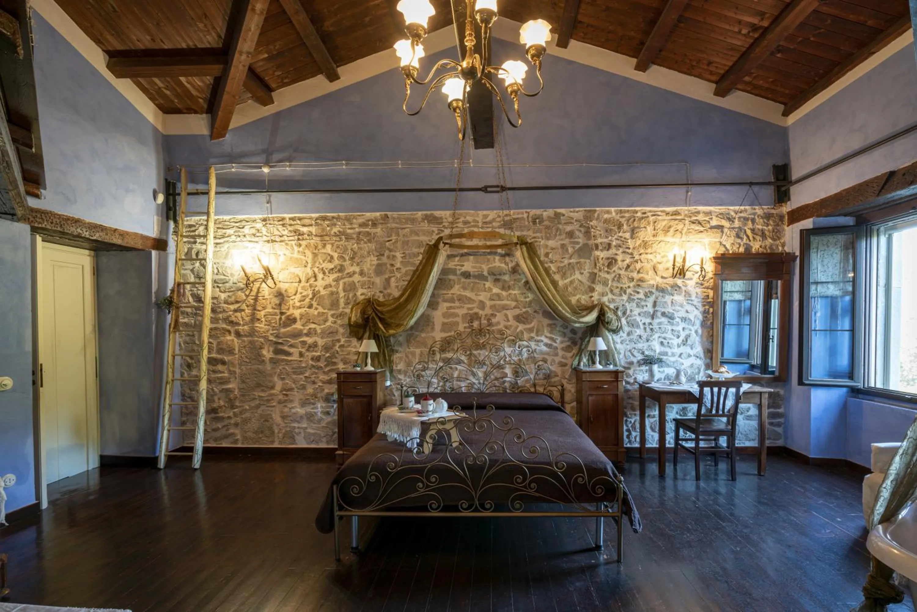 Bed in Antica Taverna del Principe