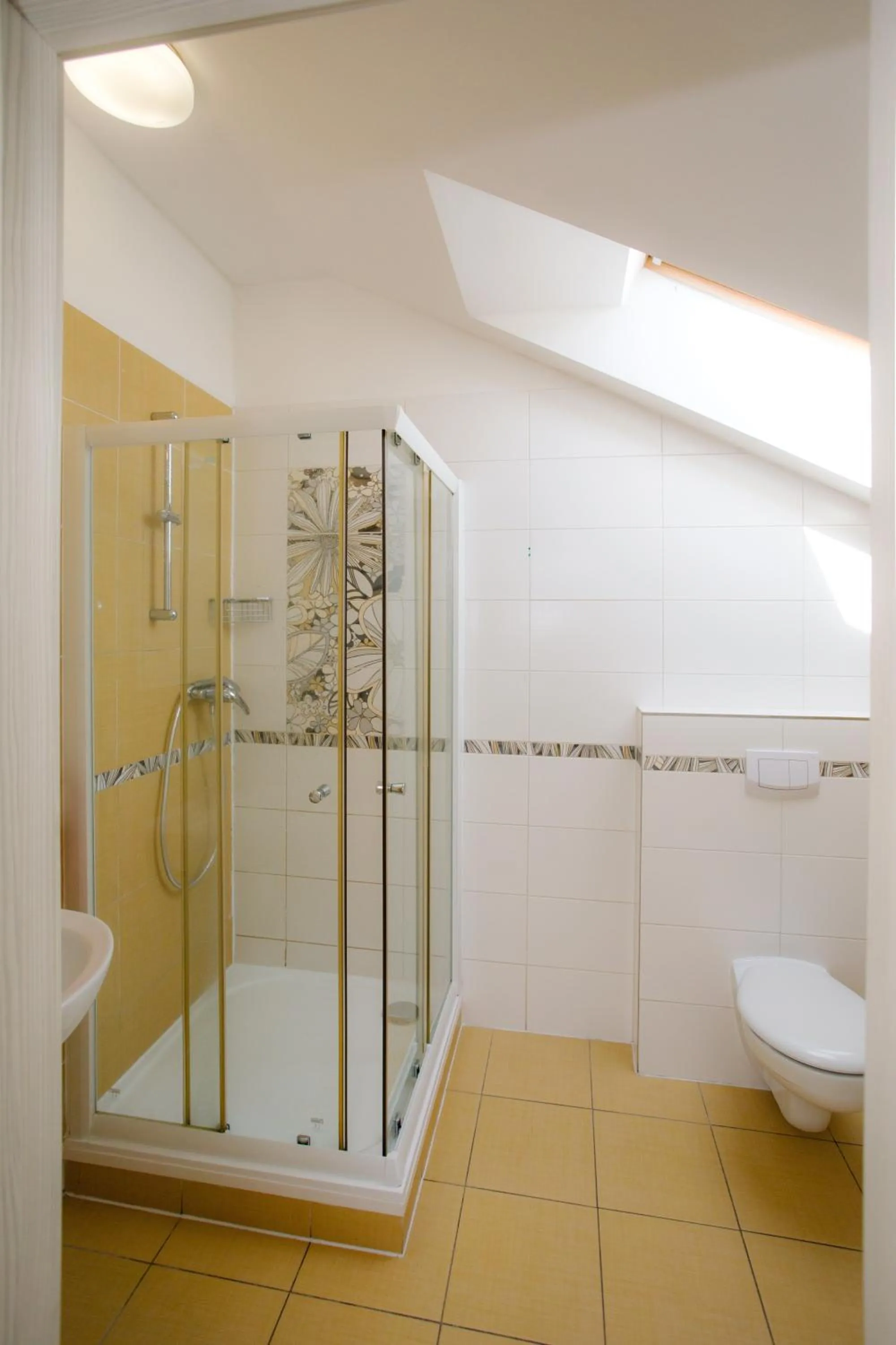 Shower in Cuba Bar & Hostel