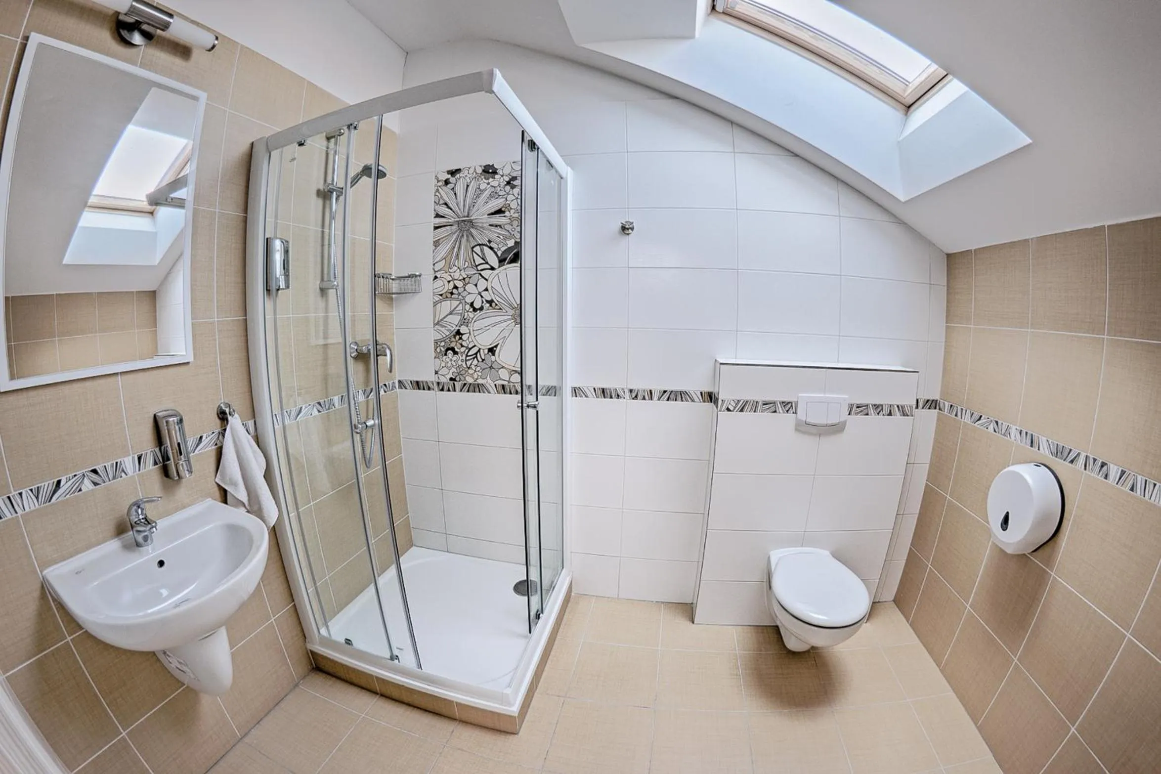 Shower in Cuba Bar & Hostel