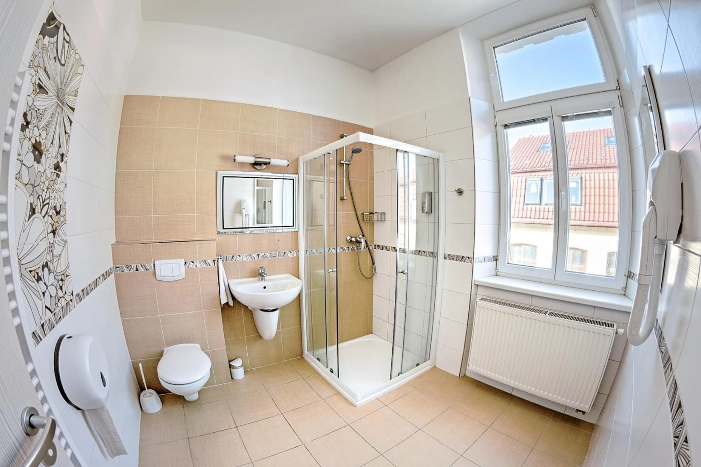 Shower in Cuba Bar & Hostel