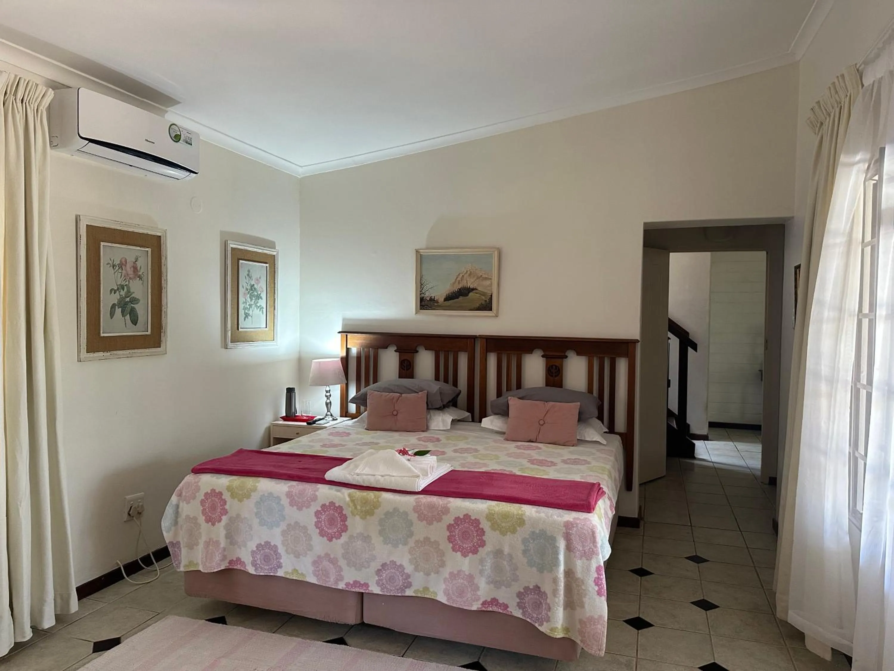 Photo of the whole room, Bed in Salt Rock Manor