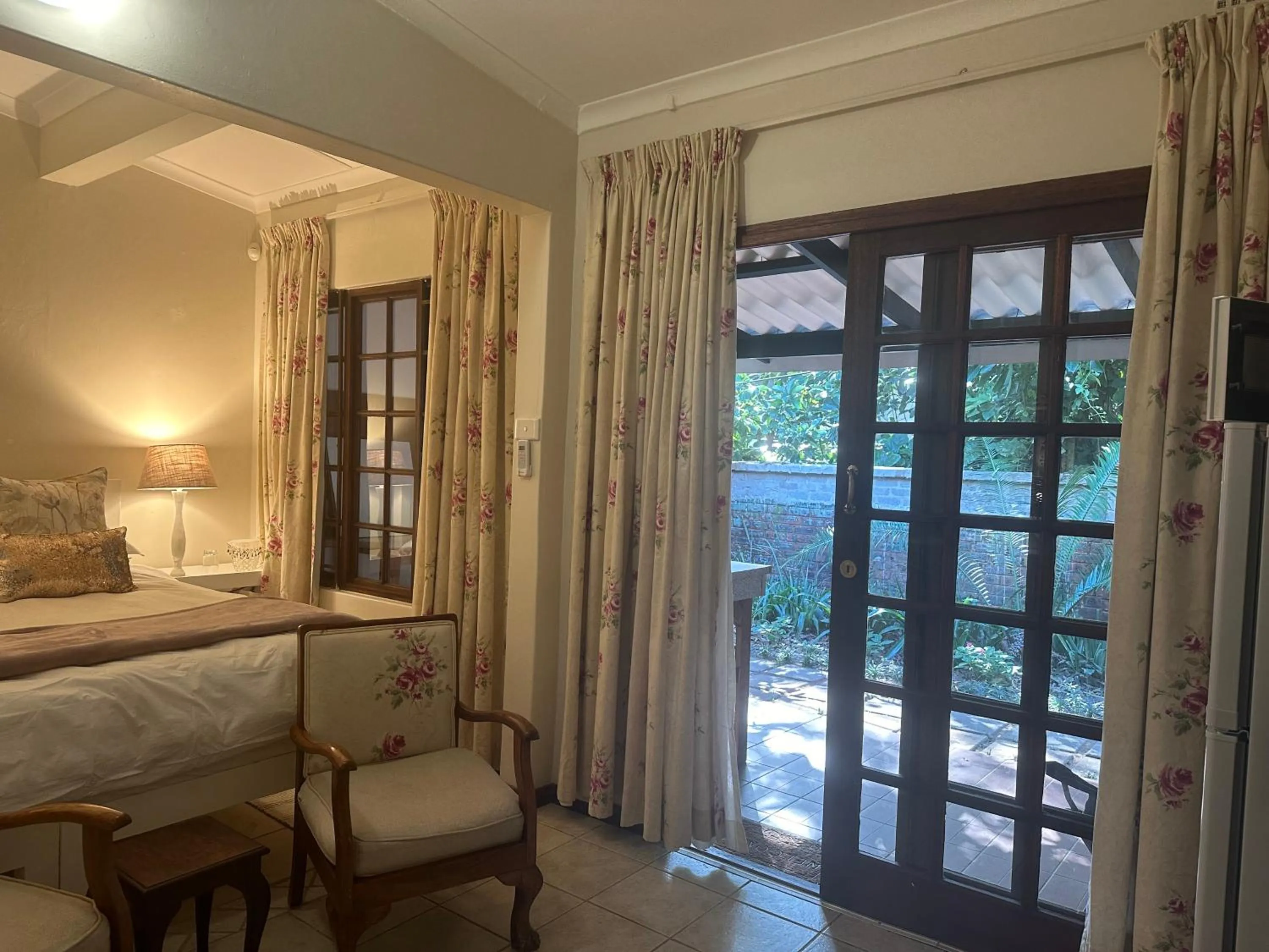 Photo of the whole room, Bed in Salt Rock Manor