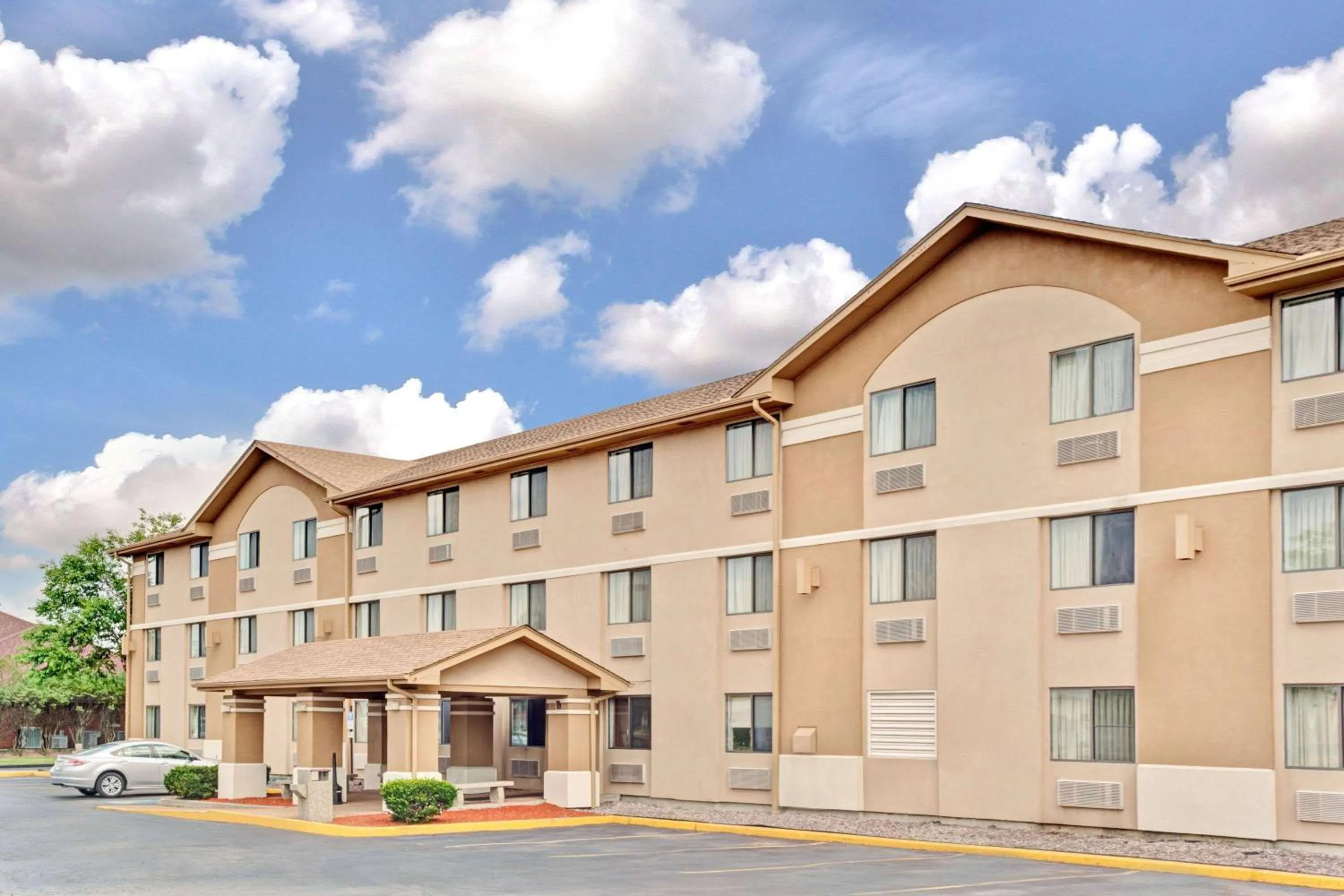 Property building in Super 8 by Wyndham Mokena/Frankfort /I-80