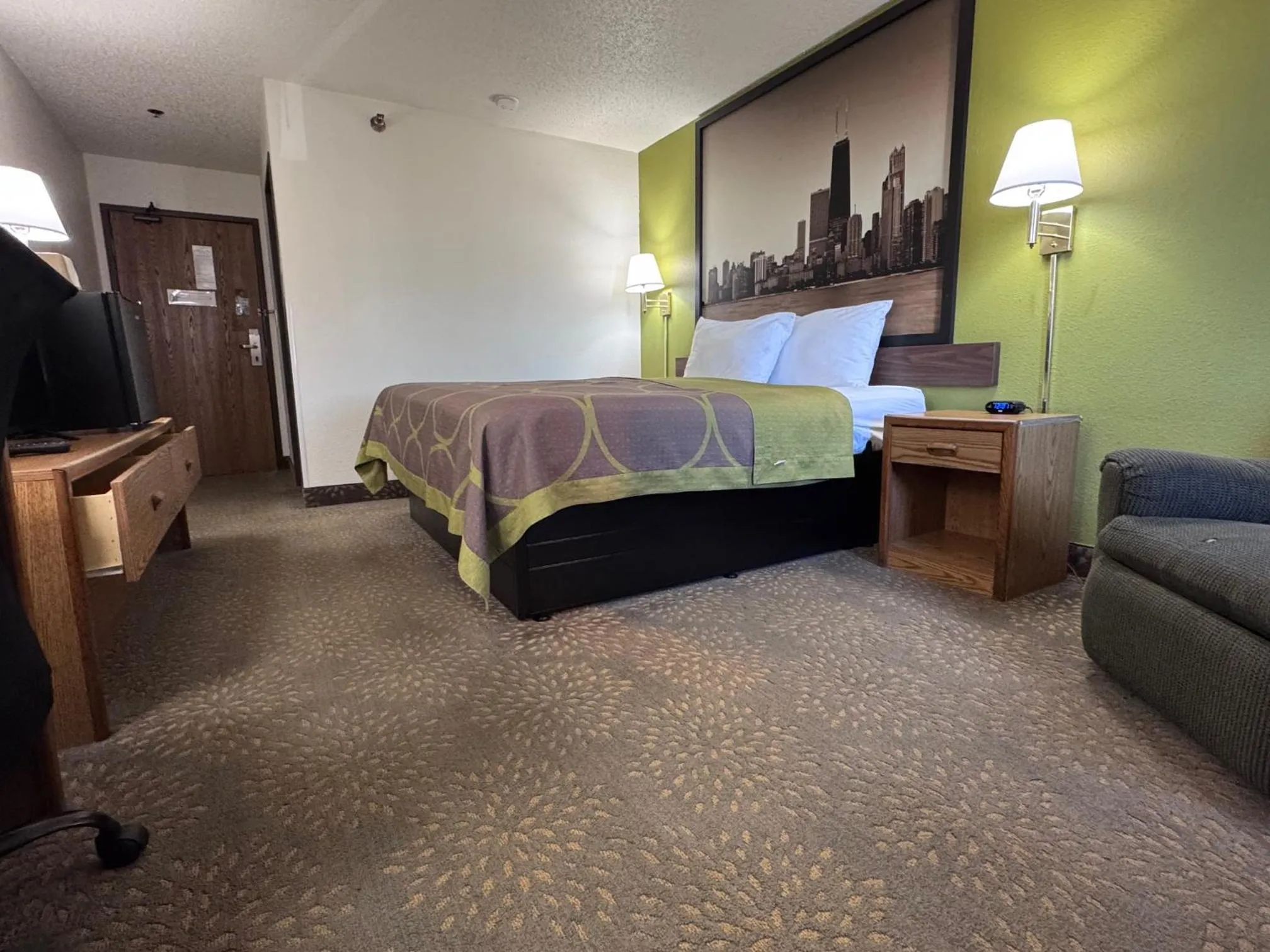 Bed in Super 8 by Wyndham Mokena/Frankfort /I-80