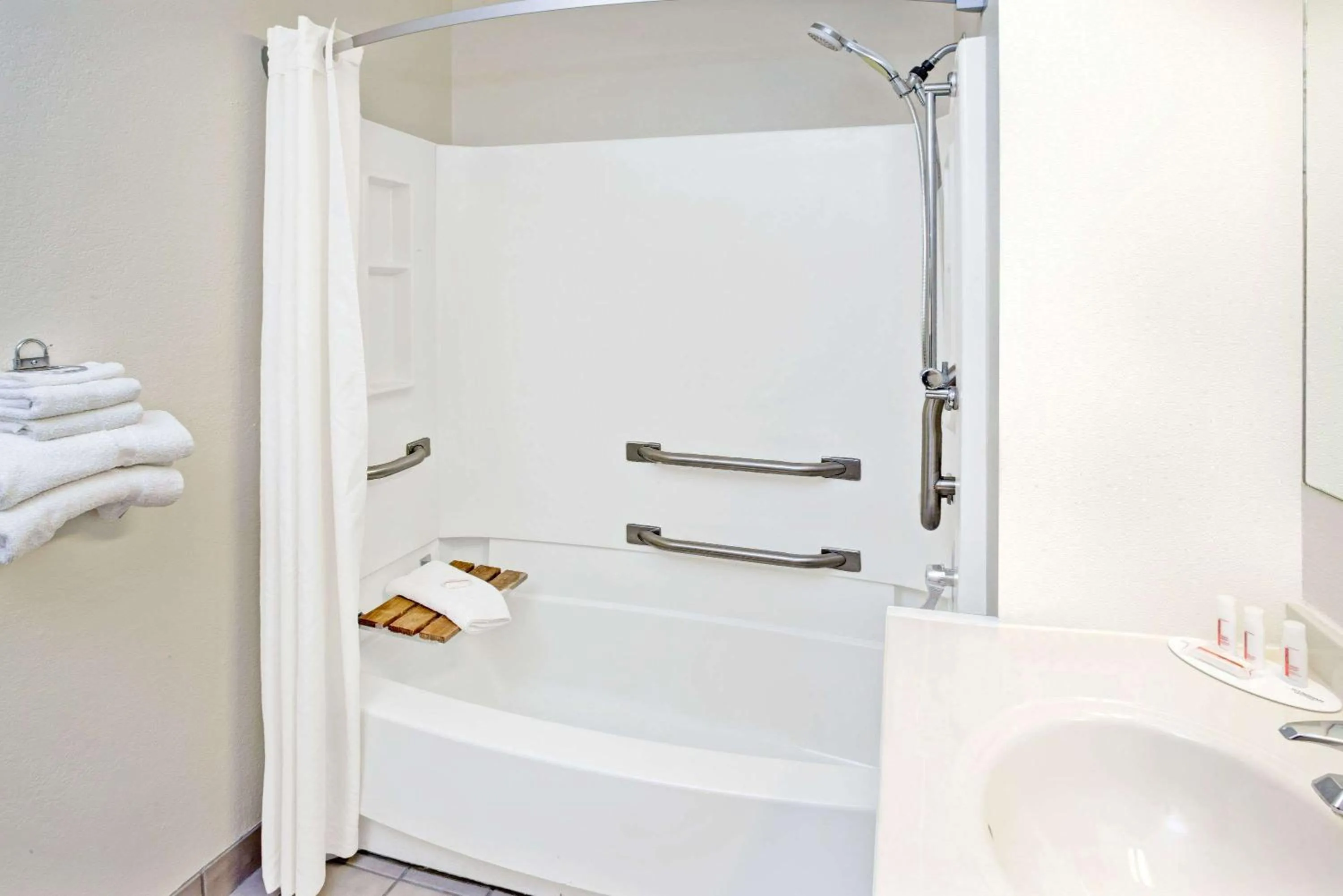 Bathroom in Super 8 by Wyndham Mokena/Frankfort /I-80