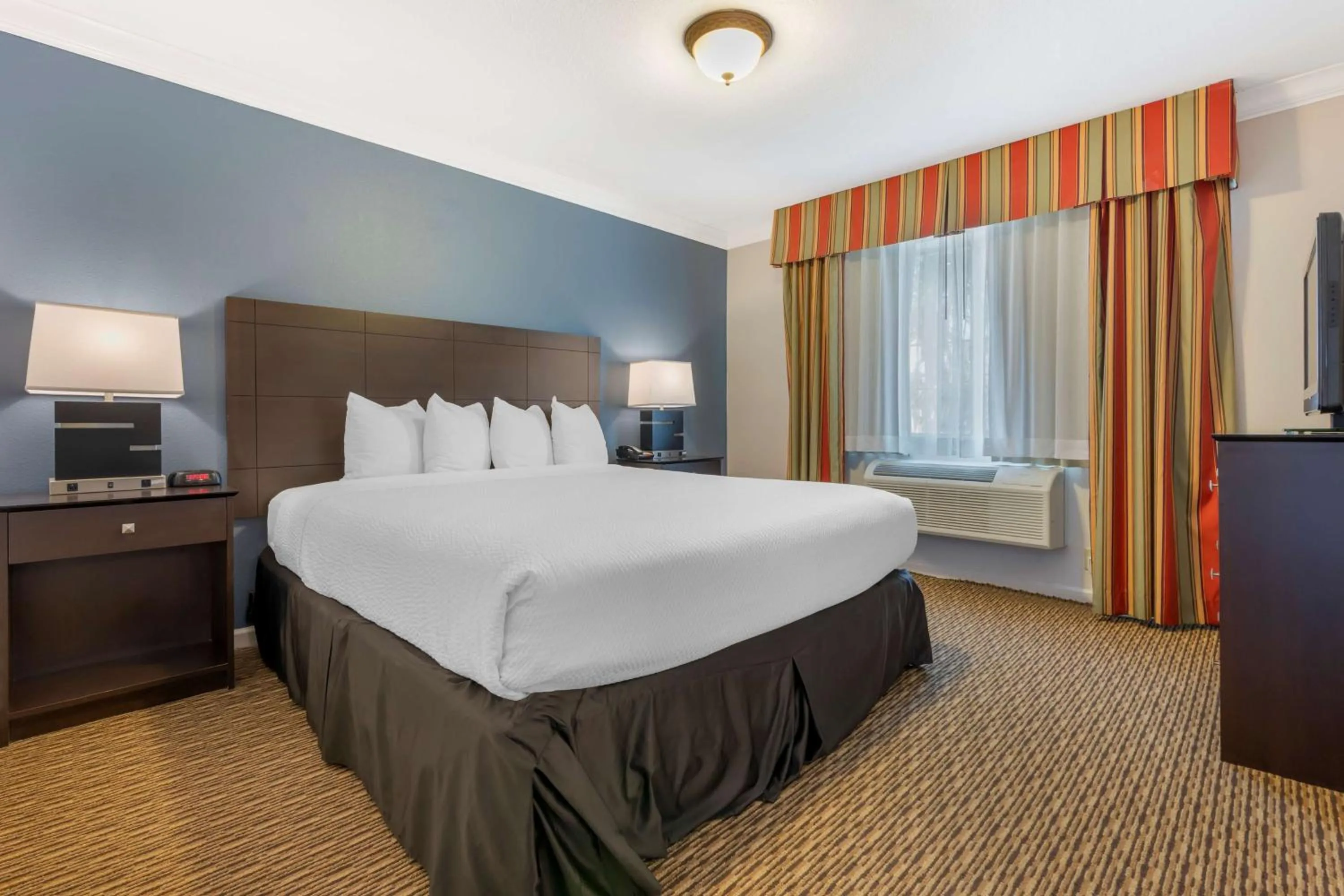 Bedroom, Bed in Best Western Colonial Inn